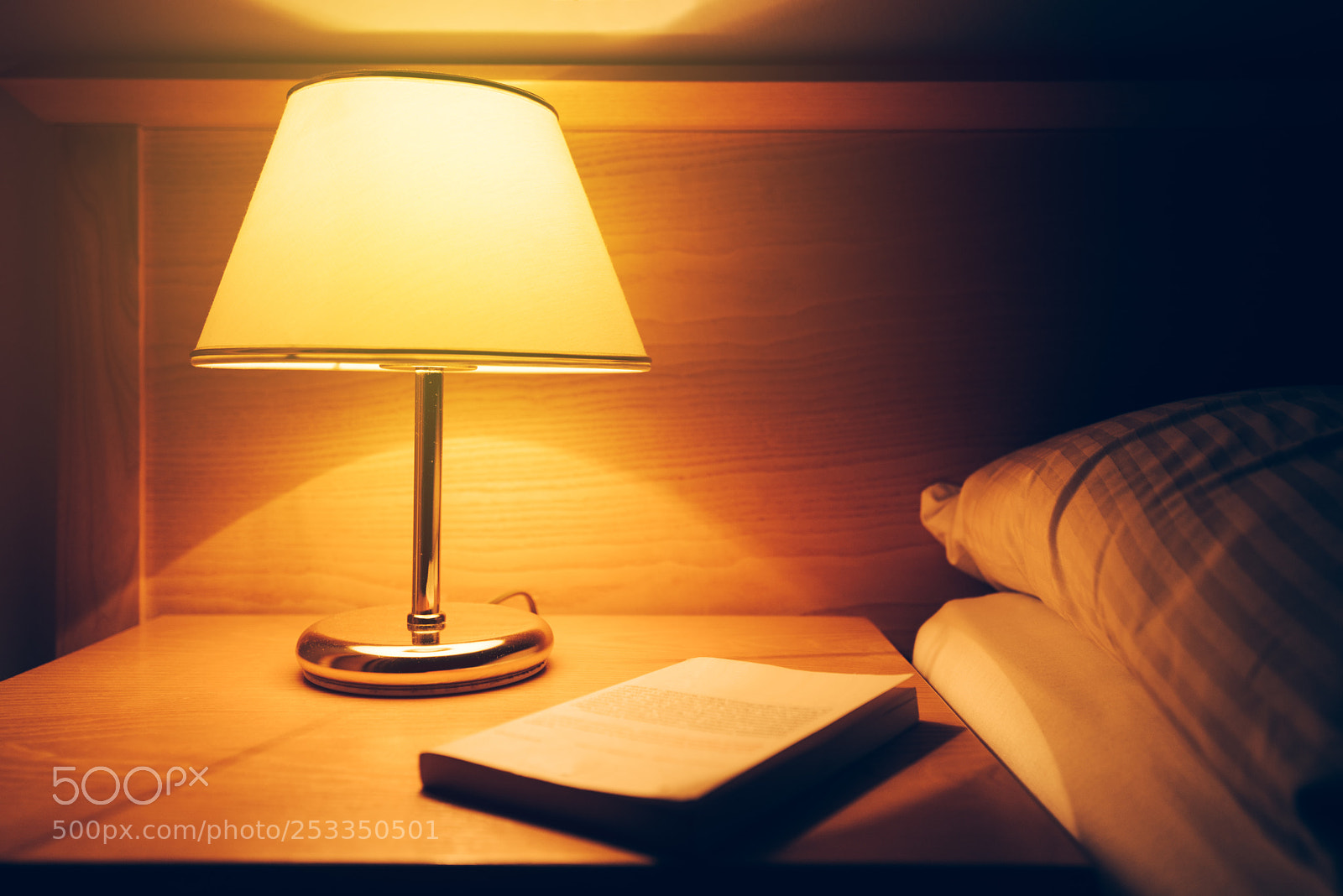 Nikon D810 sample photo. Retro bedside lamp photography