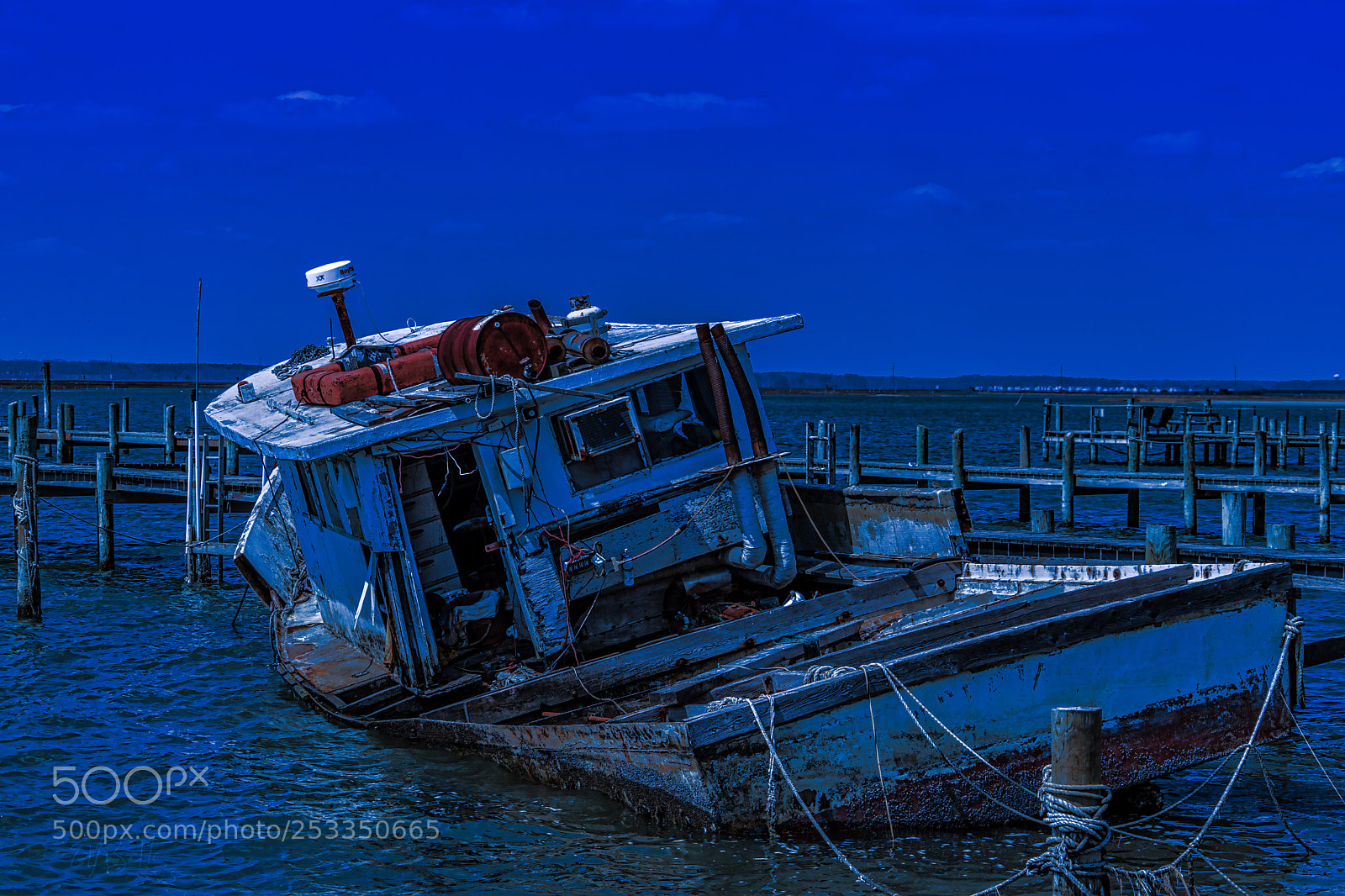 Sony a7 II sample photo. Sinking boat  photography