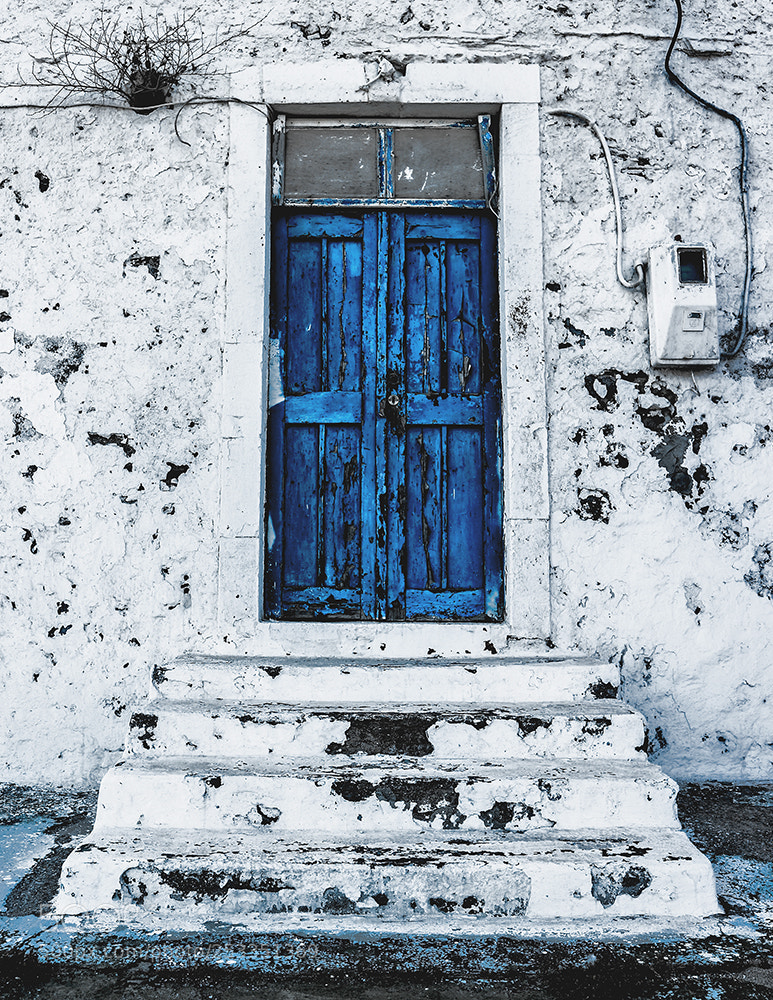 Canon EOS M10 sample photo. Abandoned beauty photography
