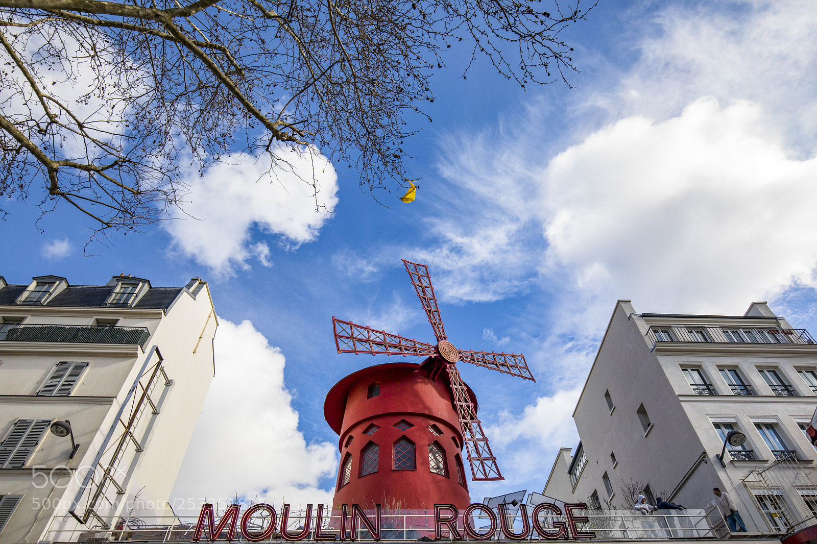 Canon EOS 5D Mark IV sample photo. Moulin rouge photography