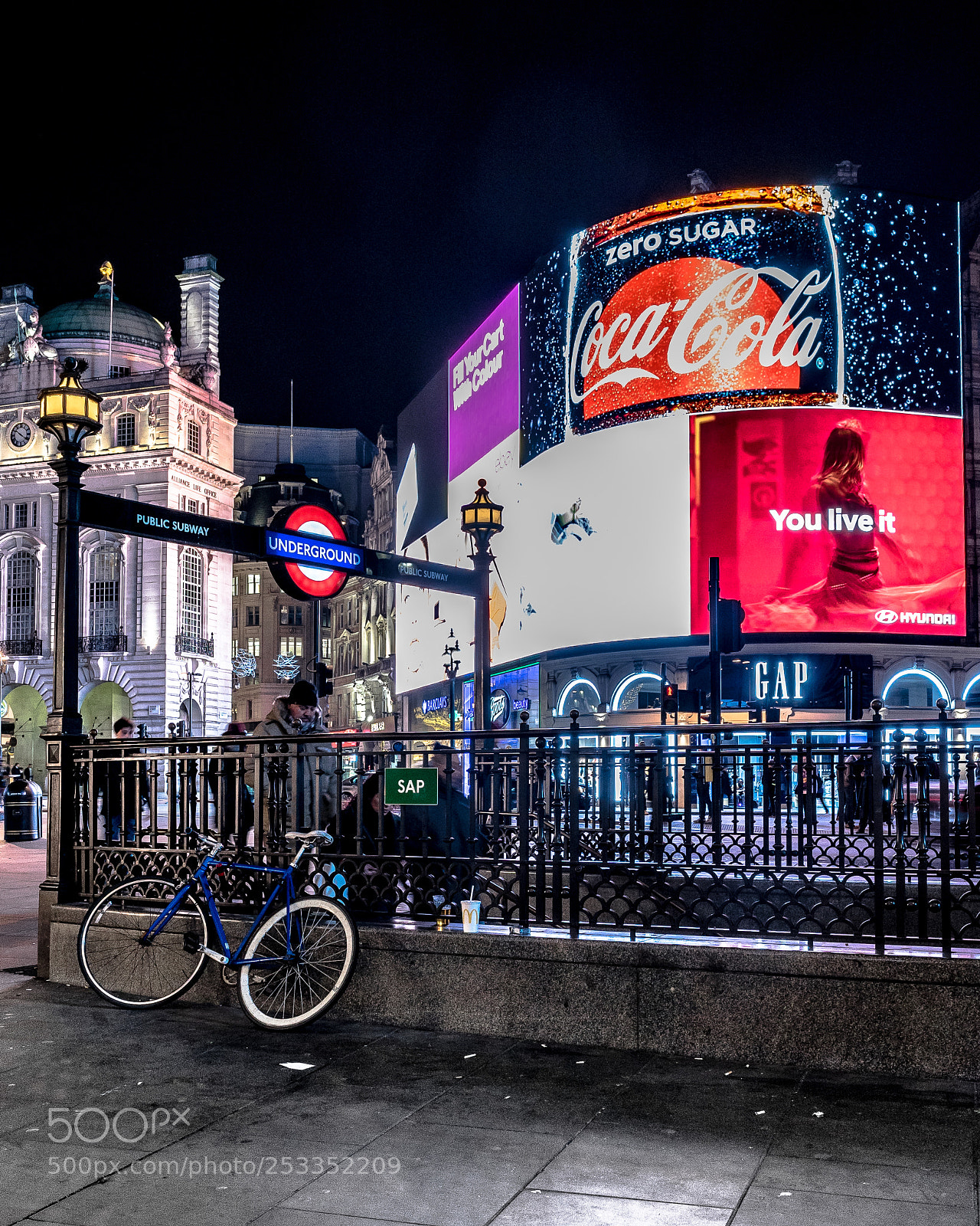 Sony a7R sample photo. Picadilly circus photography
