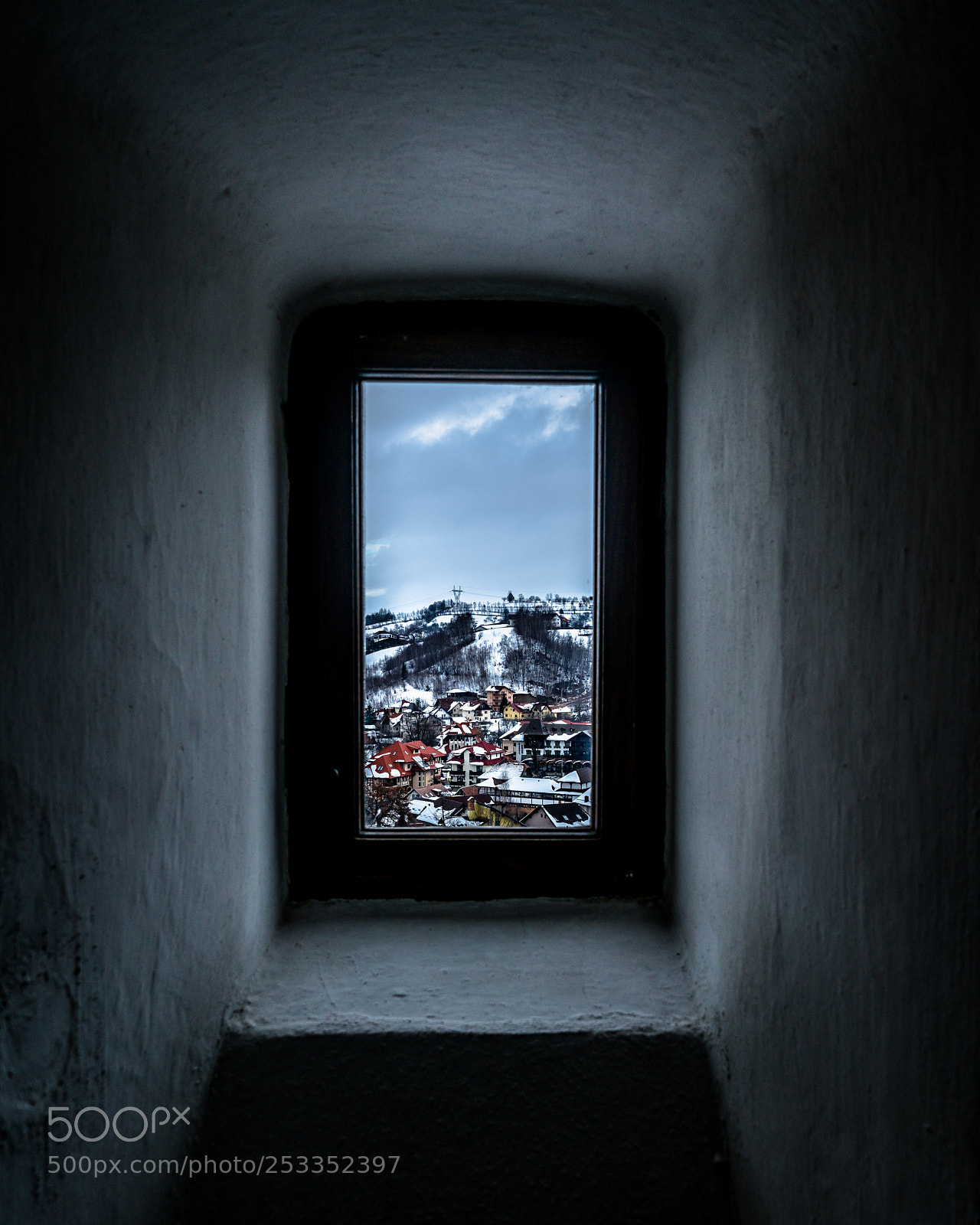 Sony a7R II sample photo. Window view at bran photography