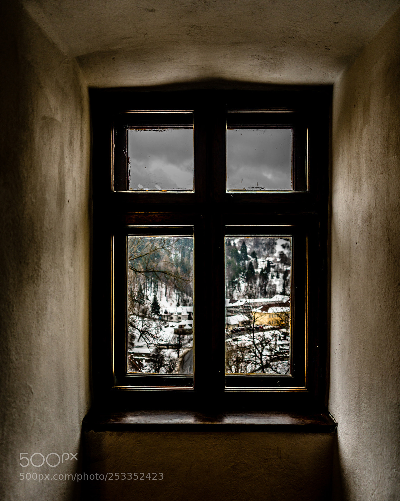 Sony a7R II sample photo. Window view at bran photography