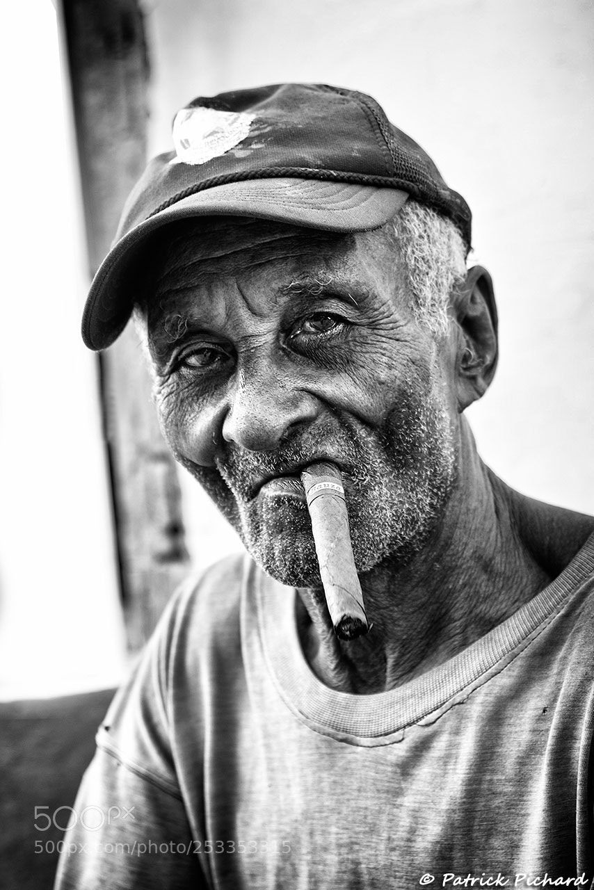 Nikon D810 sample photo. Fumeur de havane à trinidad photography