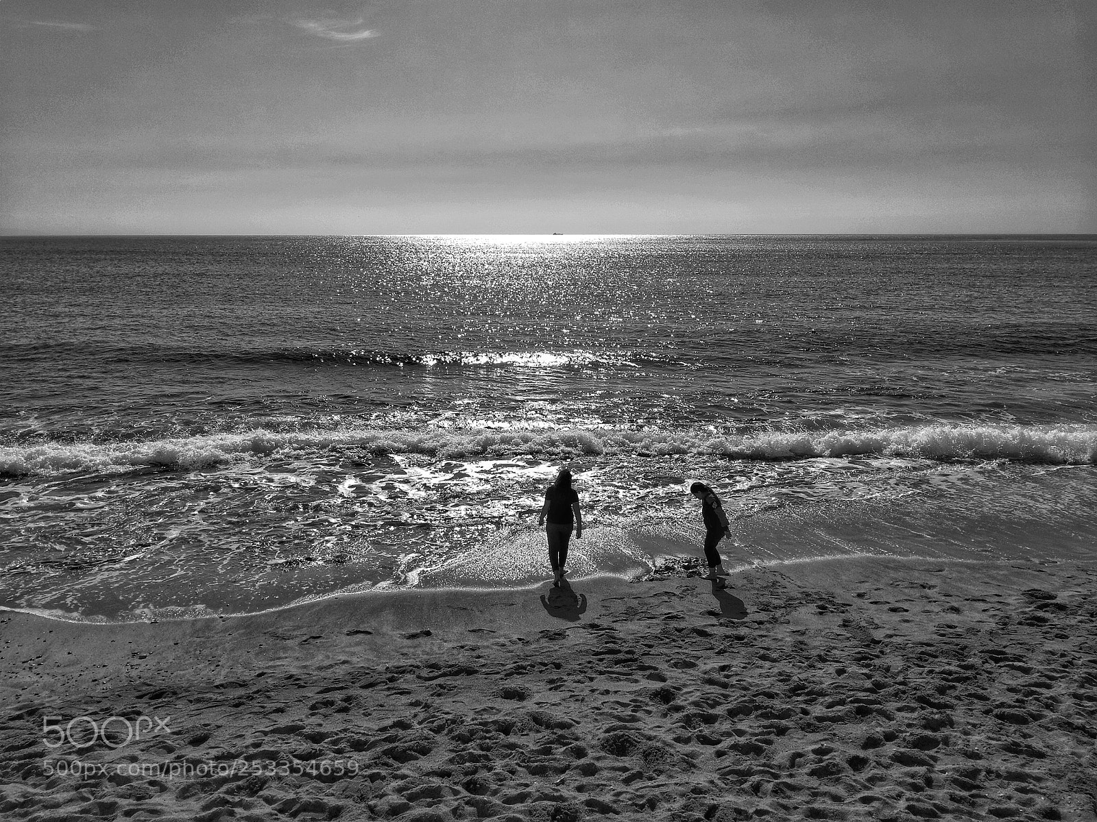 HUAWEI P10 sample photo. Light and black photography