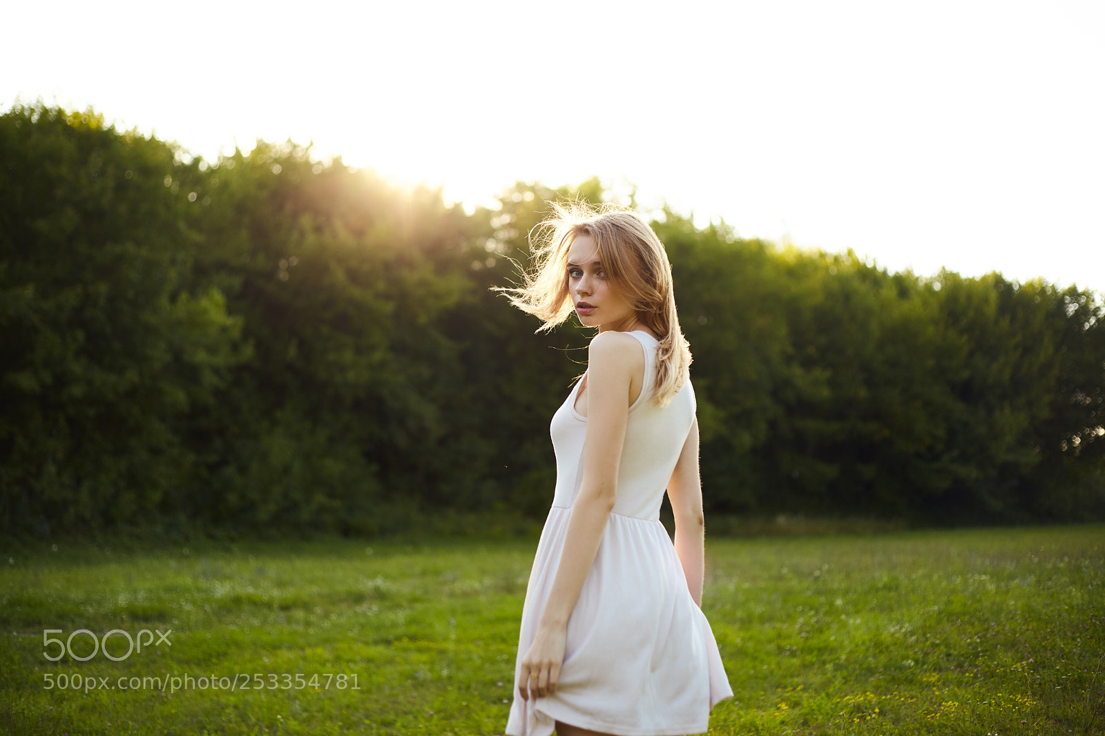 Canon EOS 5D Mark II sample photo. Beautiful young girl in photography