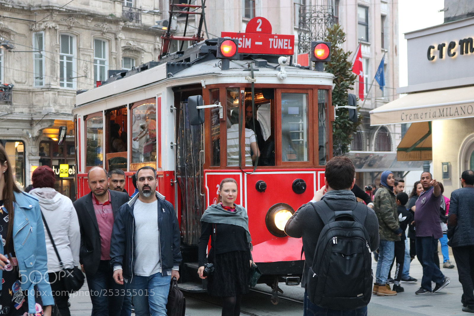 Canon EOS 750D (EOS Rebel T6i / EOS Kiss X8i) sample photo. Cadde-i kebir, pera. photography