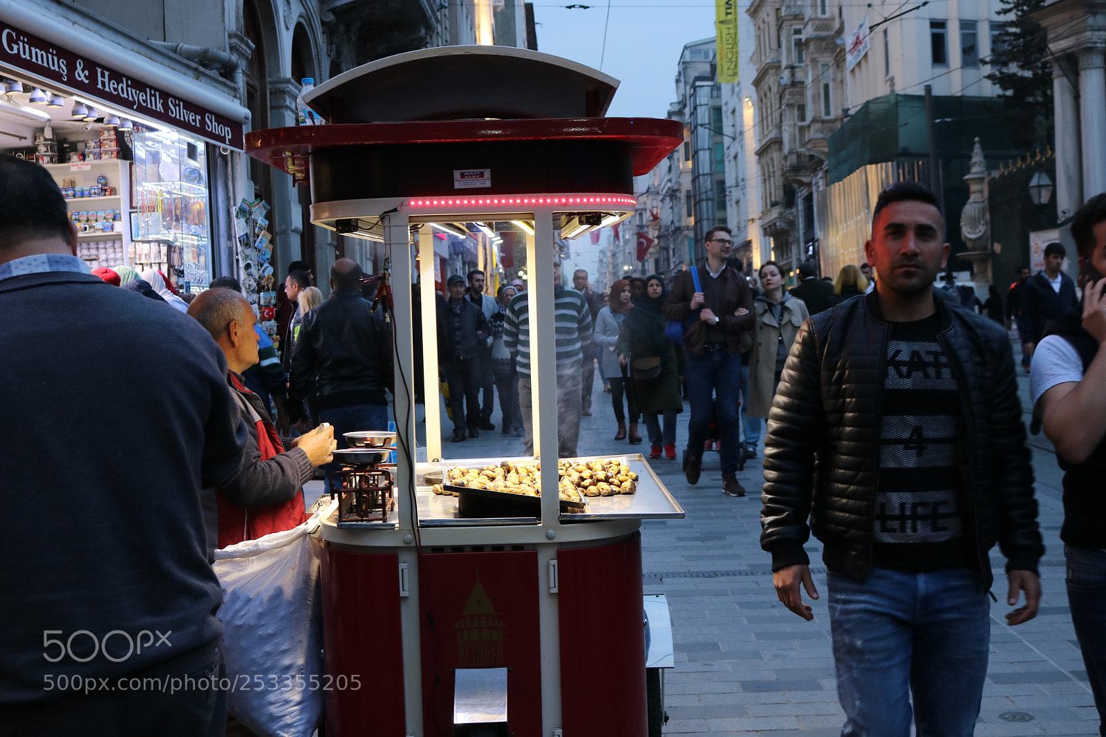 Canon EOS 750D (EOS Rebel T6i / EOS Kiss X8i) sample photo. Istiklal caddesi, pera. photography