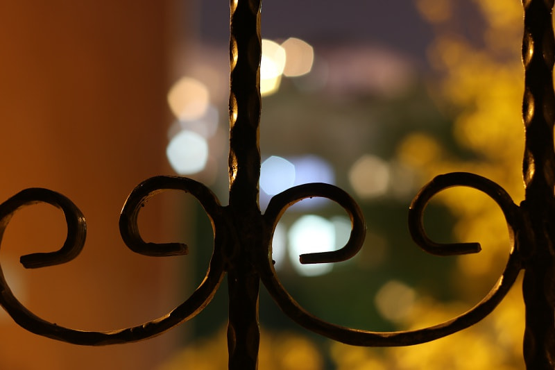 Canon EOS 80D + Canon EF 50mm F1.8 II sample photo. Window photography
