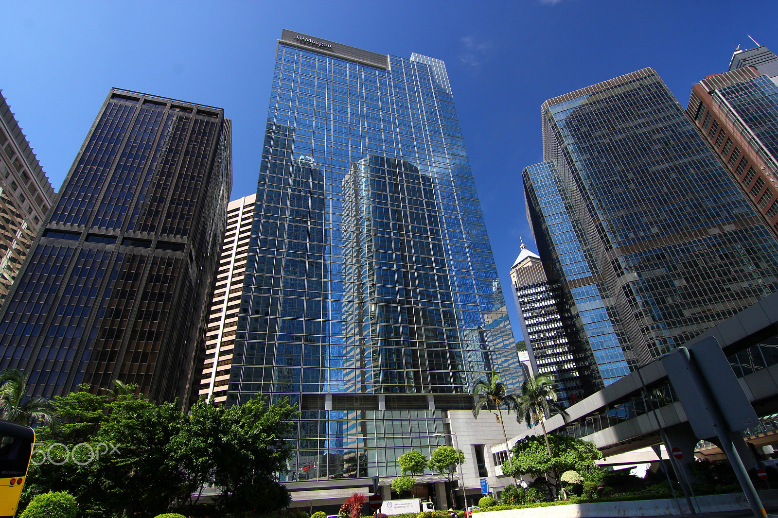 Canon EOS 550D (EOS Rebel T2i / EOS Kiss X4) sample photo. Hong kong jp morgan reflections photography
