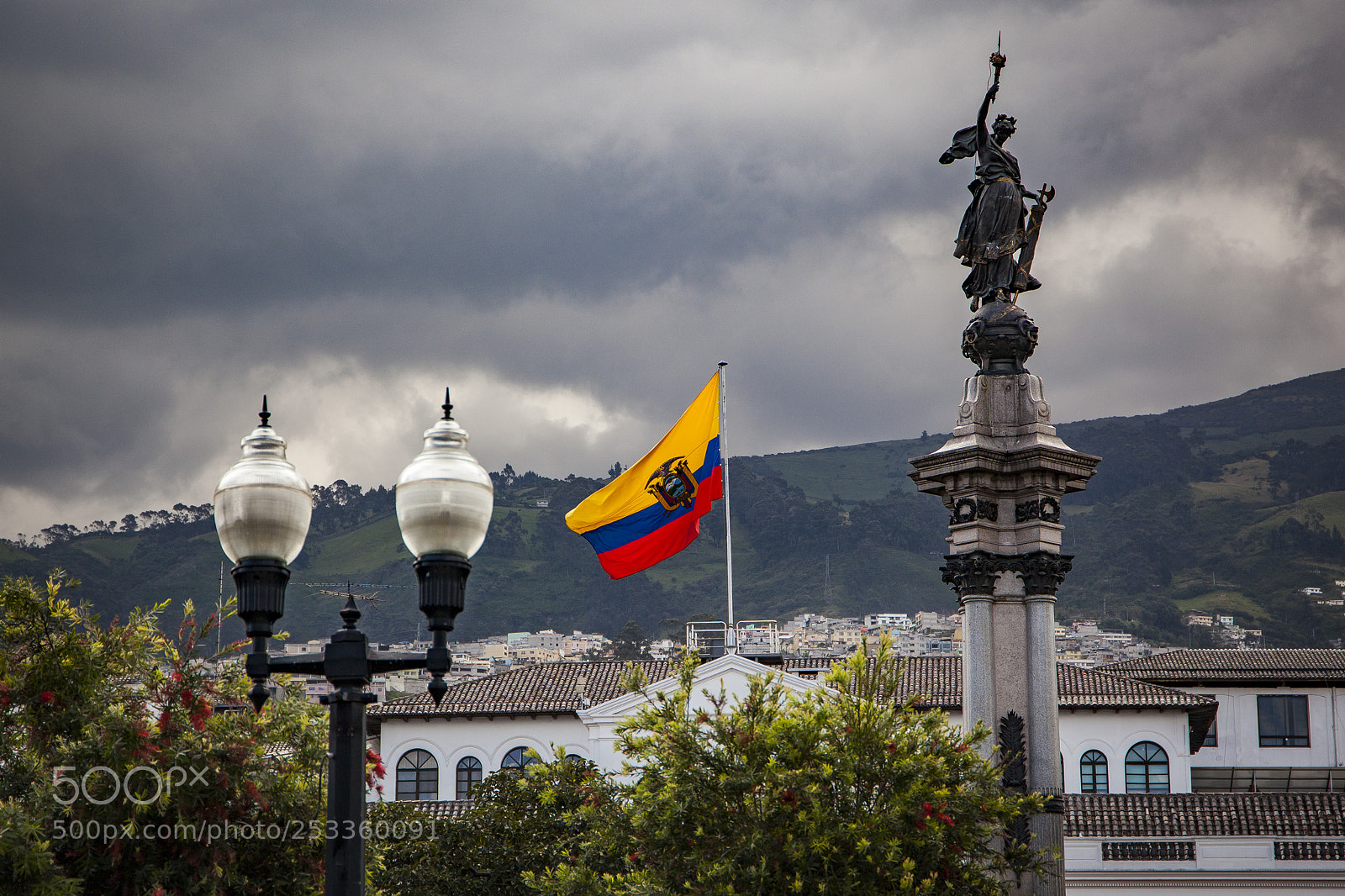 Canon EOS 5D Mark II sample photo. Quito photography