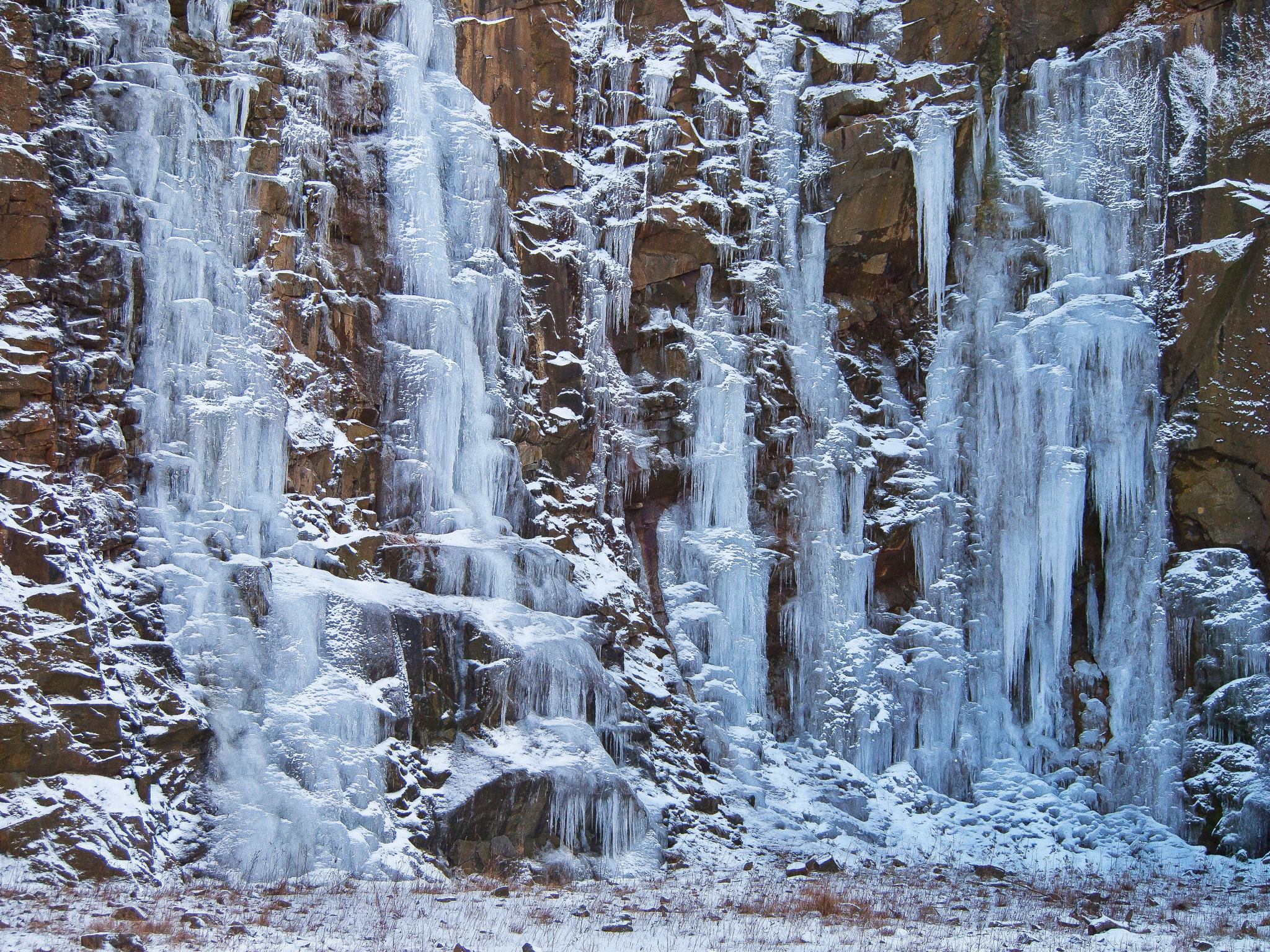 Olympus PEN E-P1 sample photo. Icefall photography