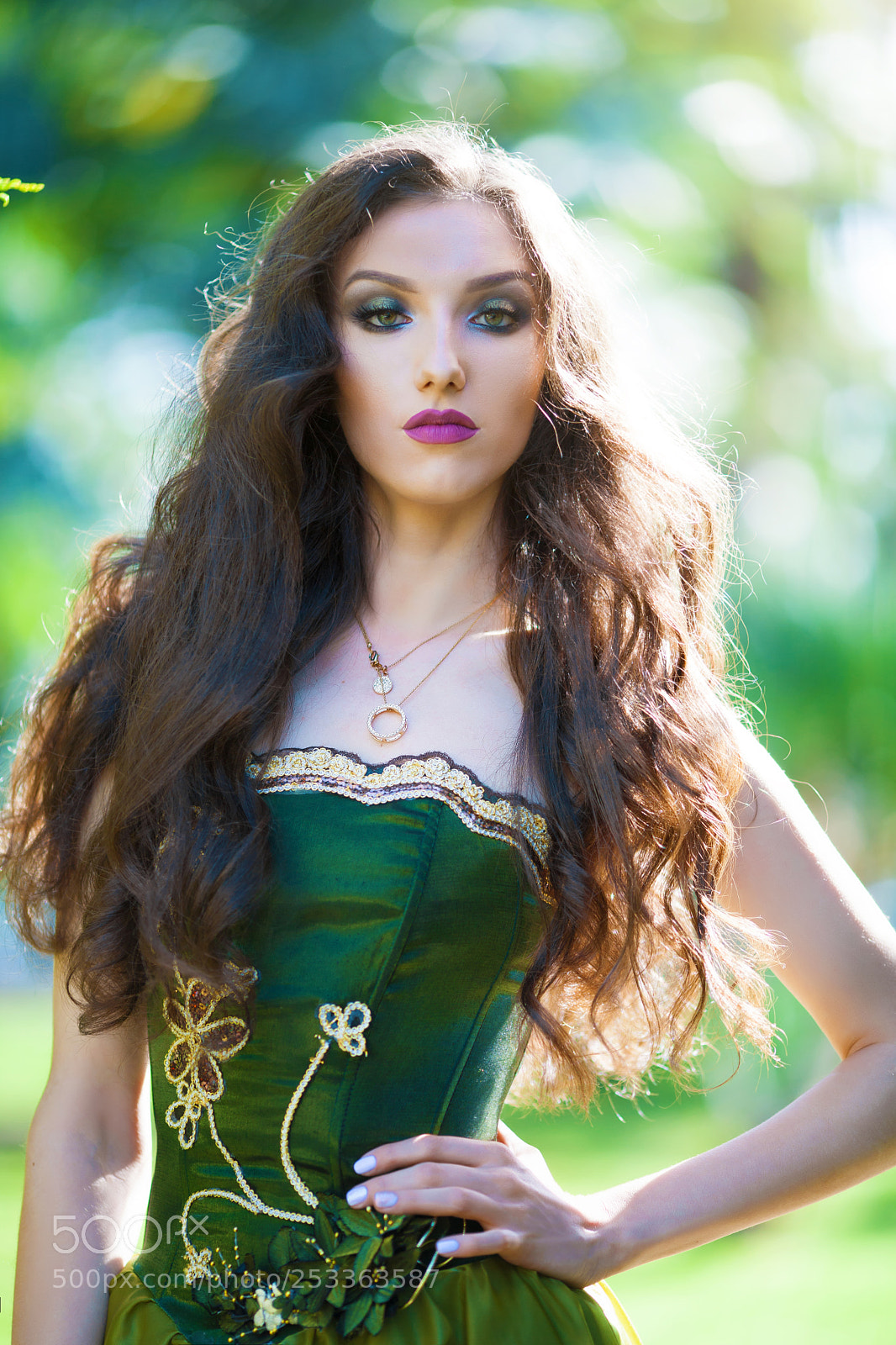 Canon EOS 5D Mark II sample photo. Lady in green photography