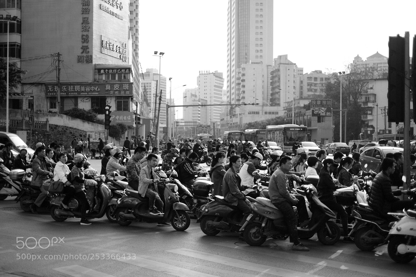 Fujifilm X-Pro2 sample photo. Scooters in nanning, china photography