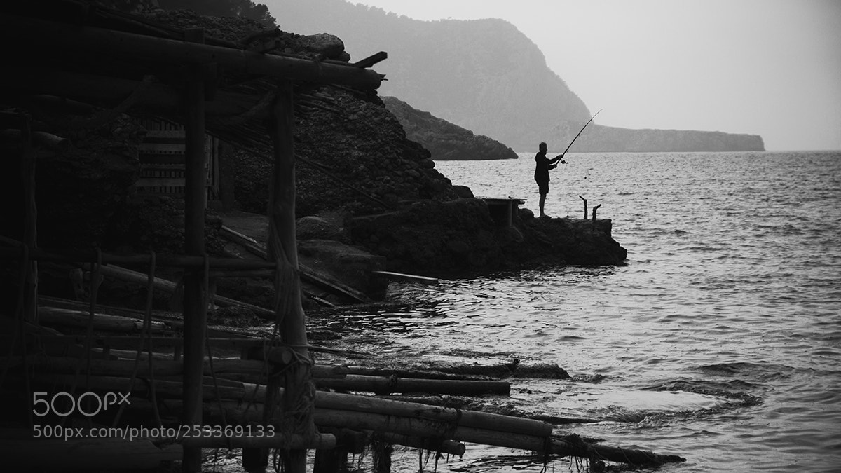 Canon EOS 600D (Rebel EOS T3i / EOS Kiss X5) sample photo. Scene: fishing on ibiza photography
