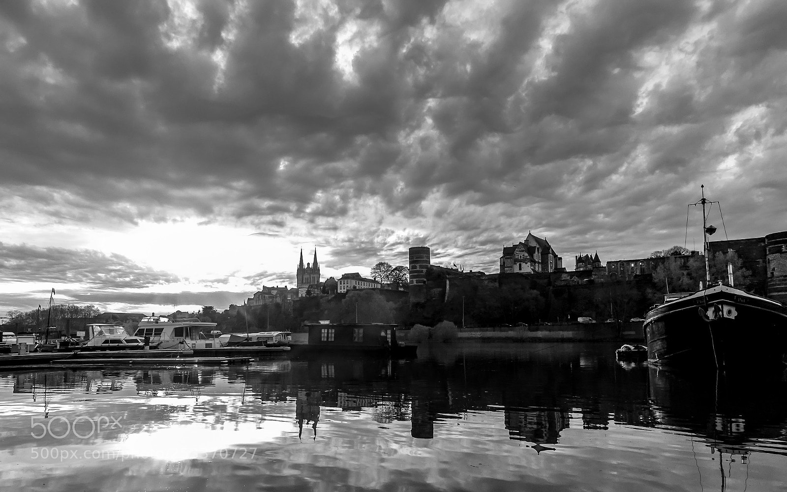 Sony DSC-HX60 sample photo. Castle reflection photography