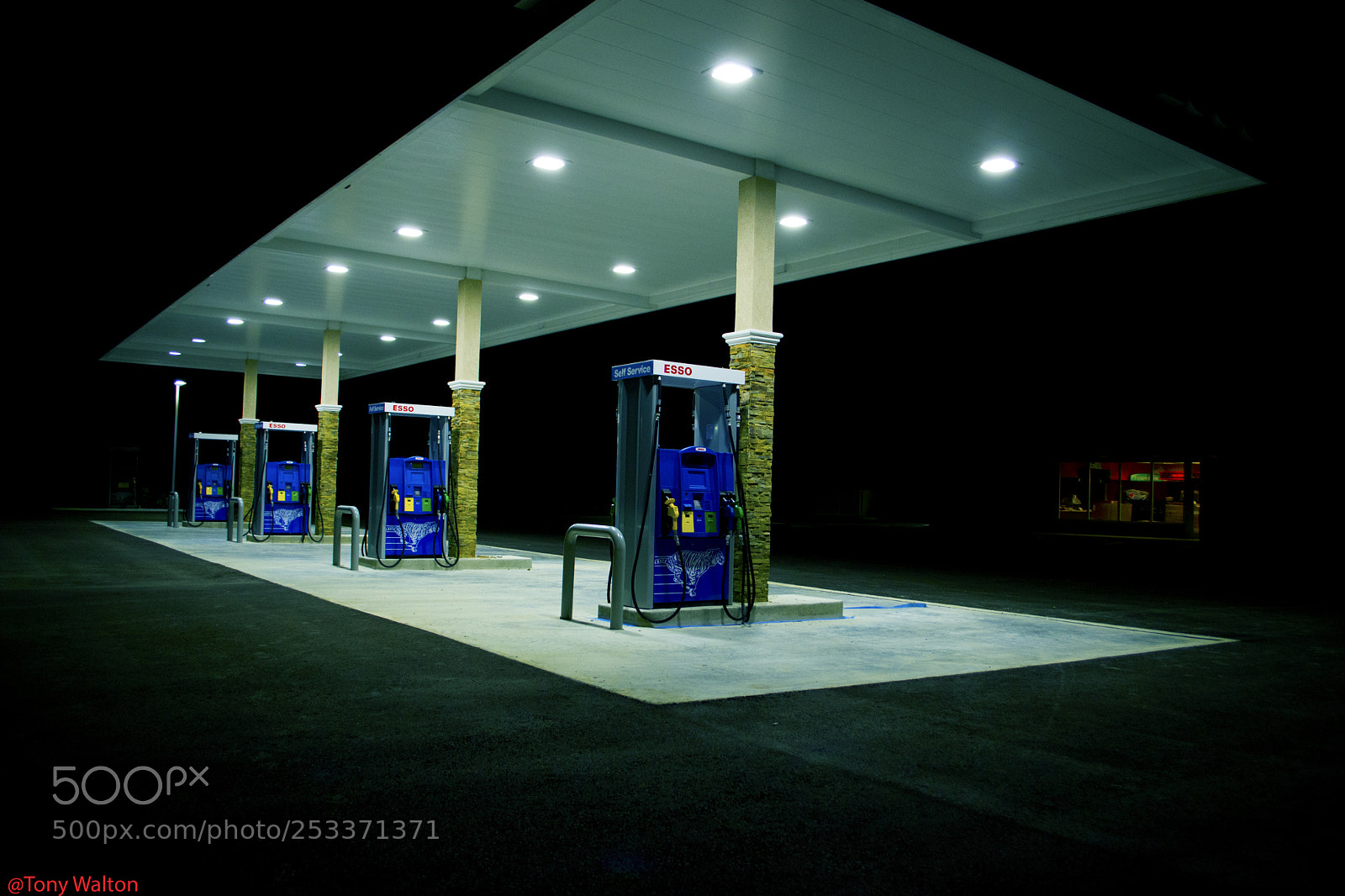Nikon D7200 sample photo. Gas station grand cayman photography