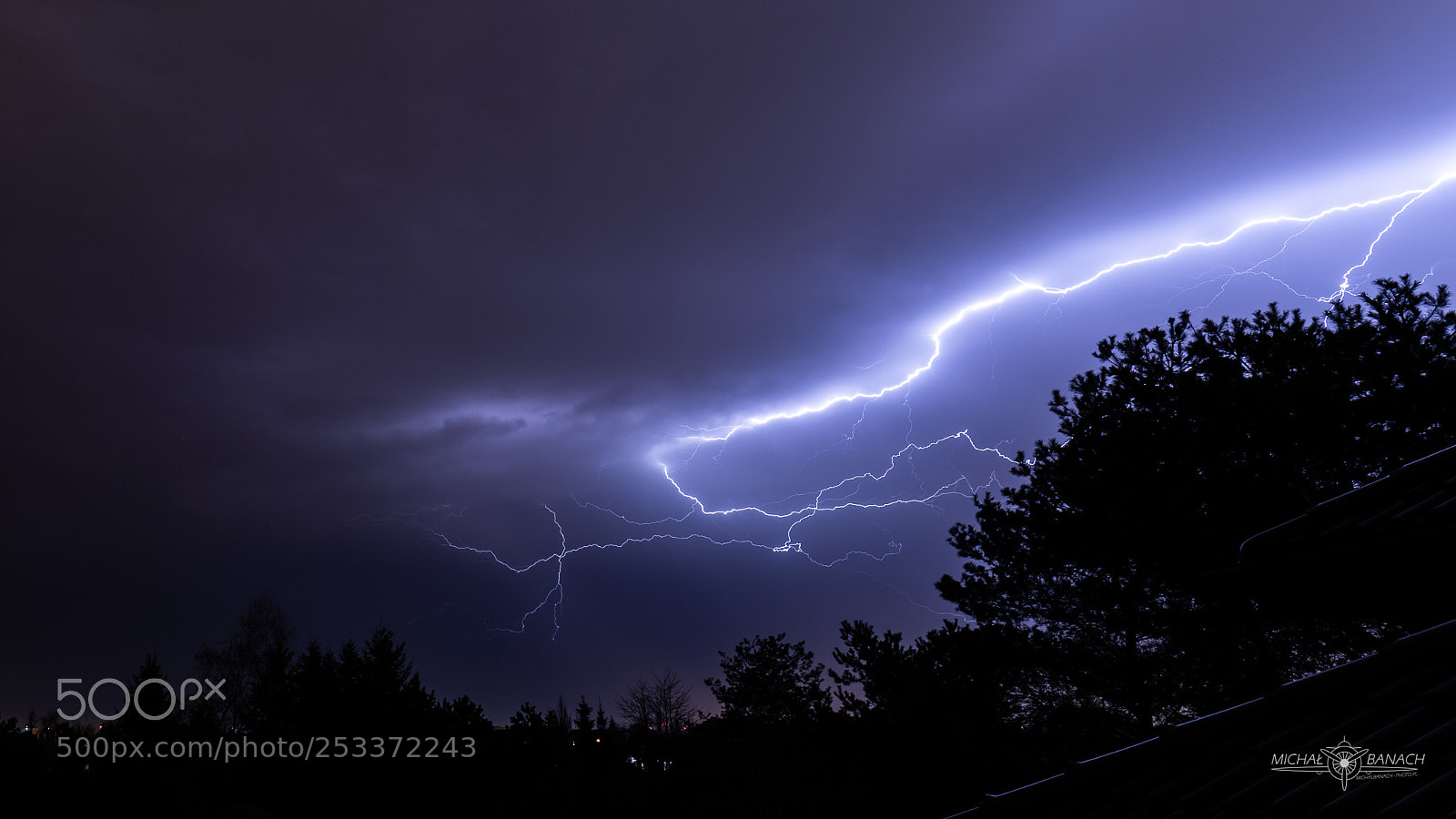 Canon EOS 5D Mark IV sample photo. Thunderstorm over poznań photography