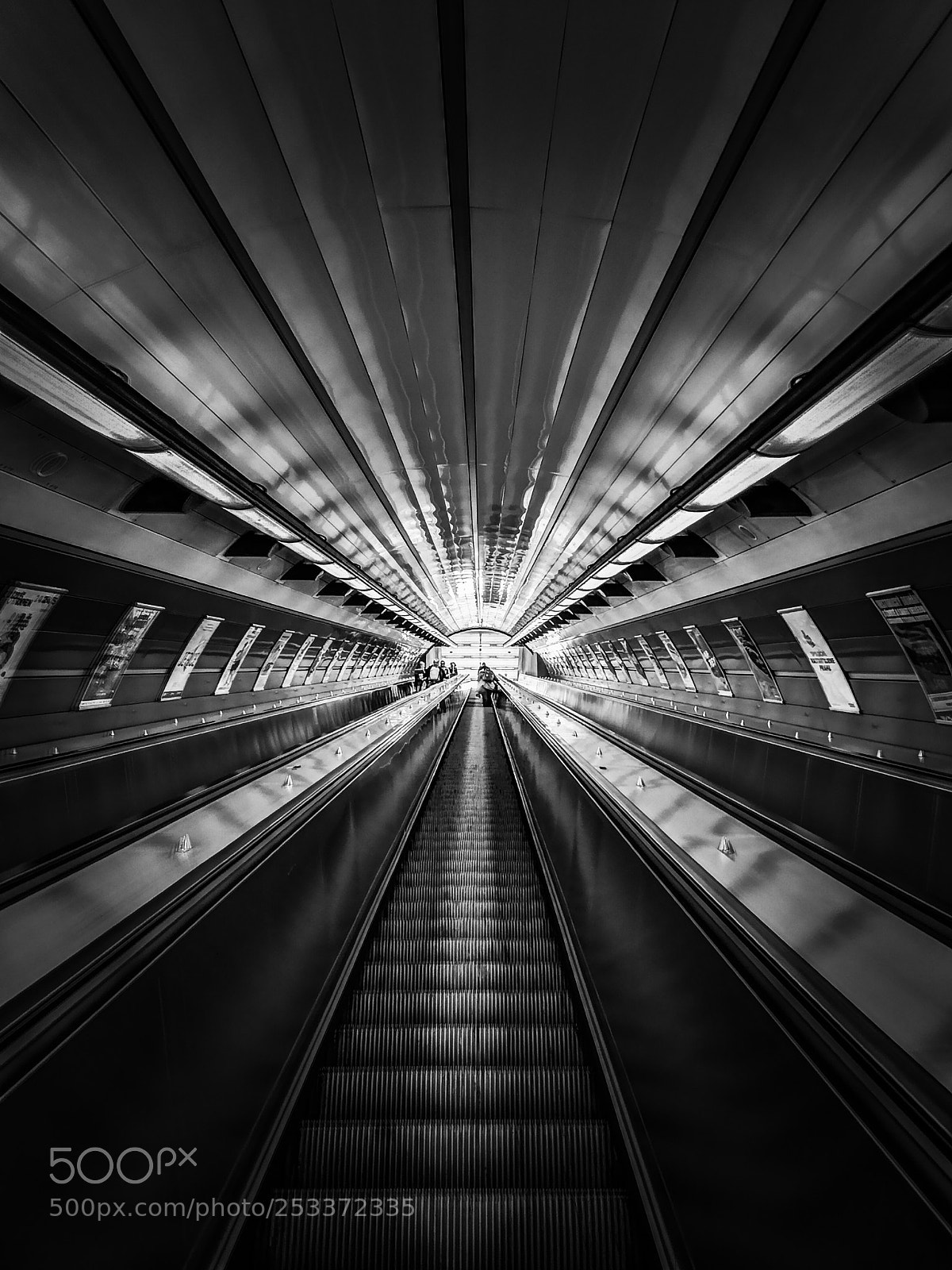 HUAWEI P20 sample photo. Subway photography