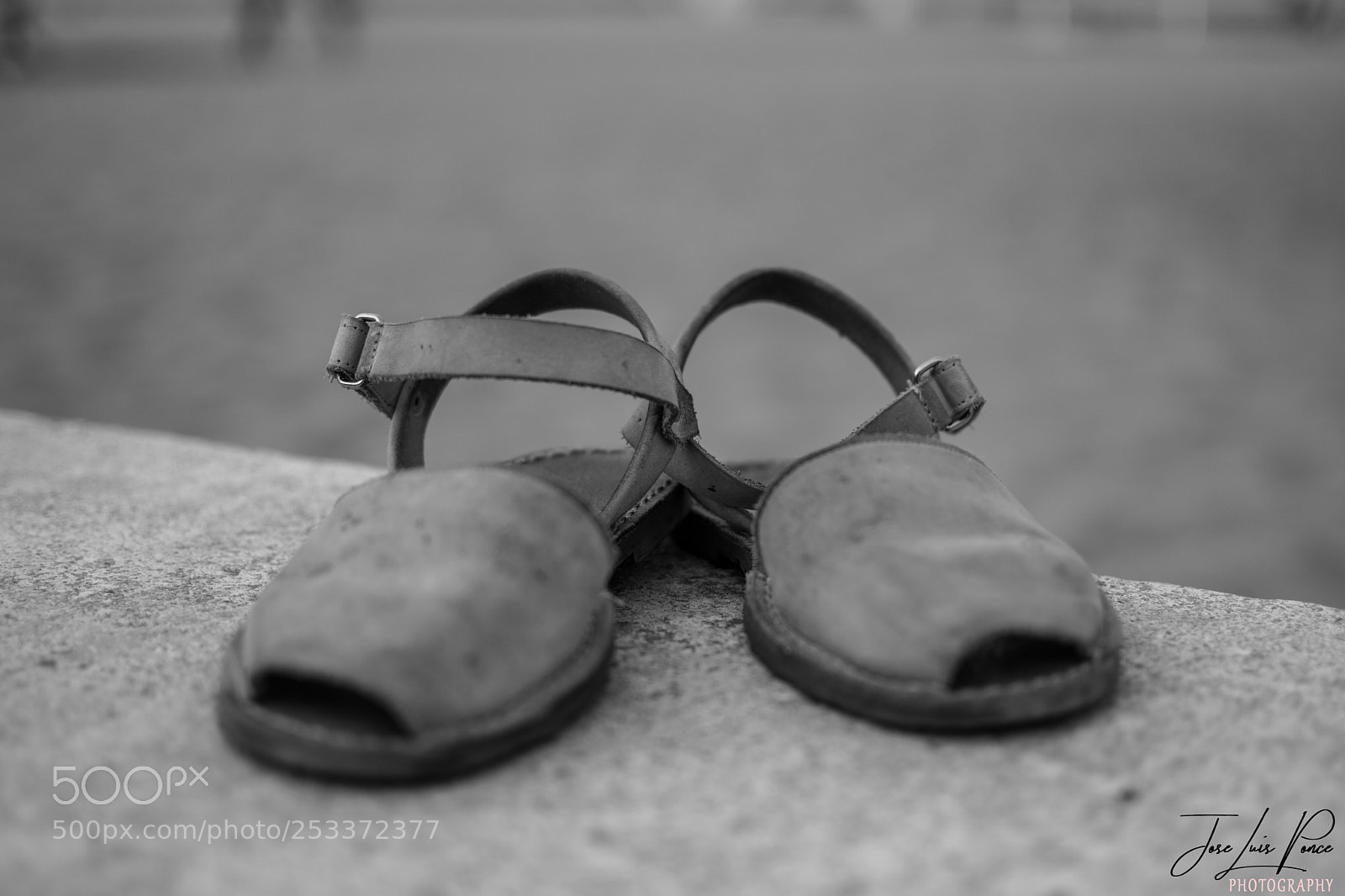 Nikon D3300 sample photo. Zapatos usados photography