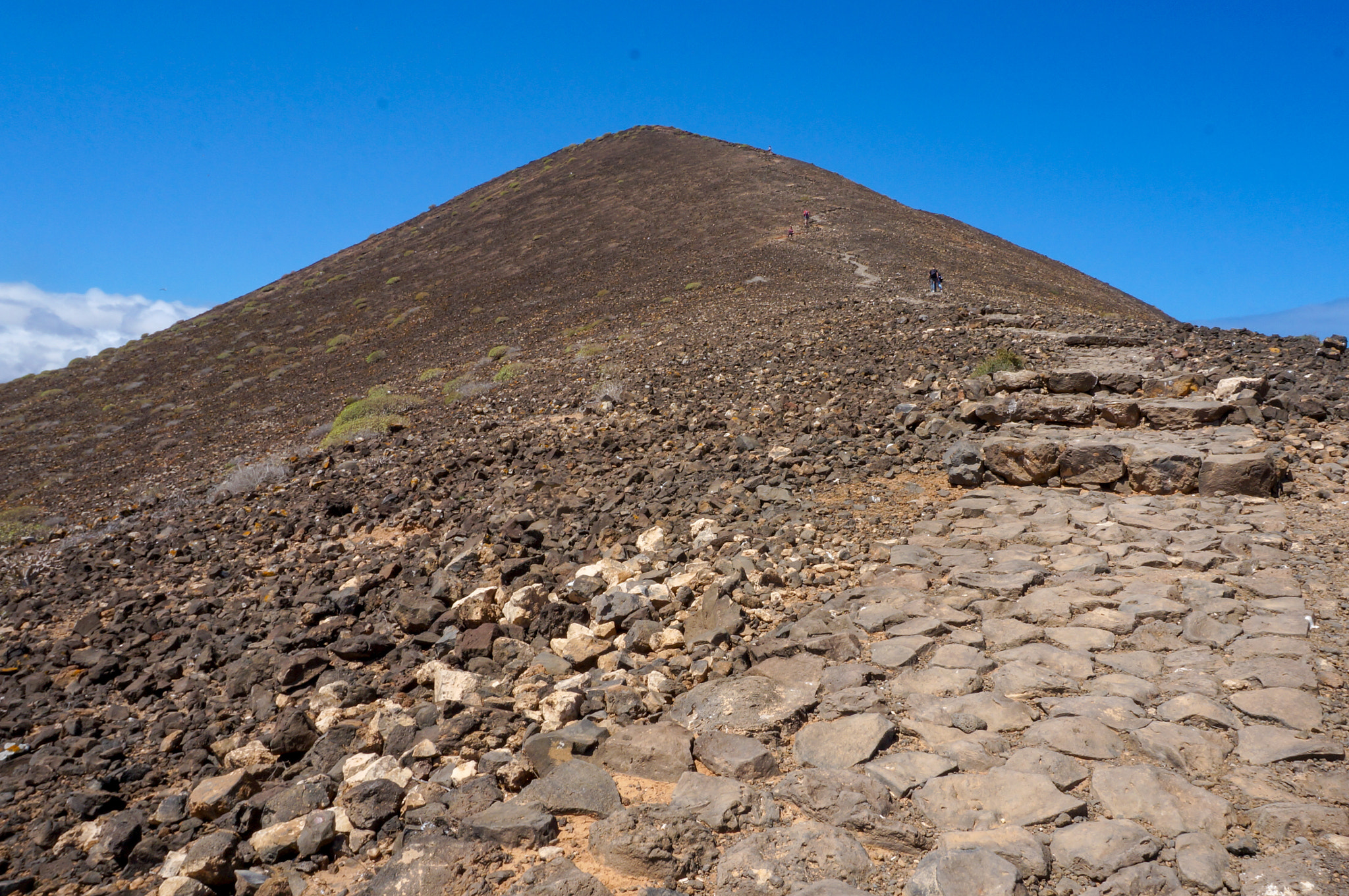 Sony Alpha NEX-F3 sample photo. To the top of the volcano photography