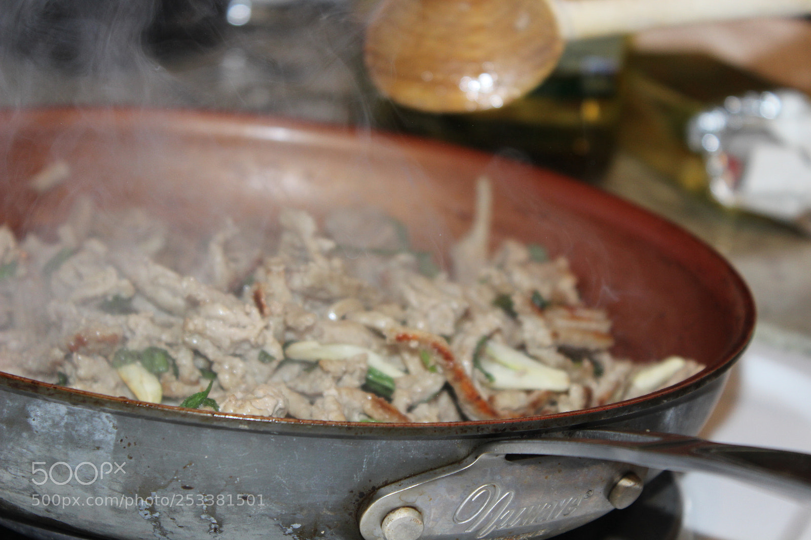 Canon EOS 600D (Rebel EOS T3i / EOS Kiss X5) sample photo. Steaming food being cooked photography