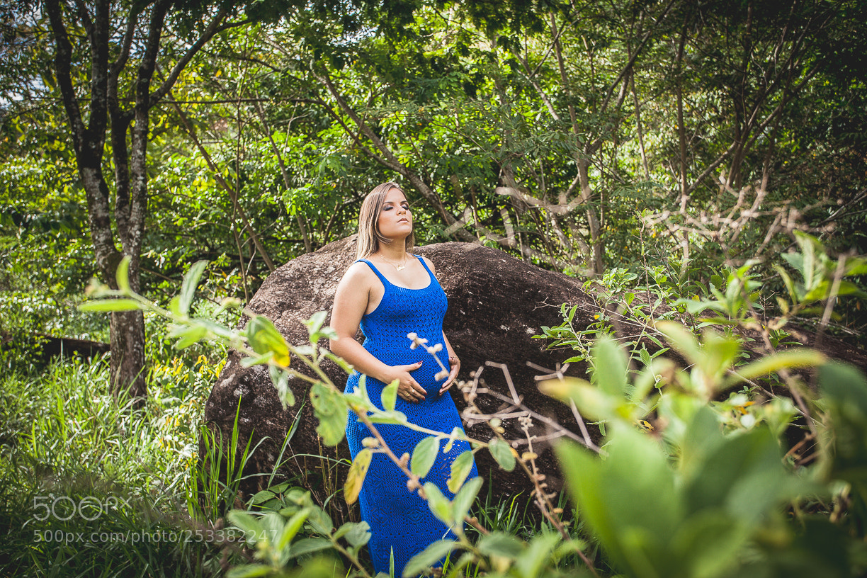 Canon EOS 5D Mark II sample photo. Larrisa, waiting for the photography