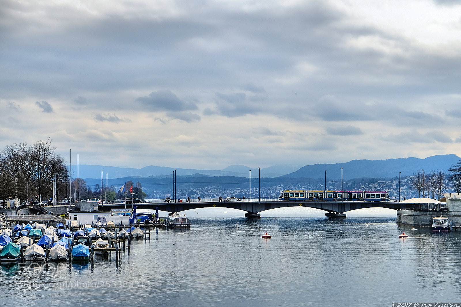 Fujifilm X-T20 sample photo. Zurich tram photography
