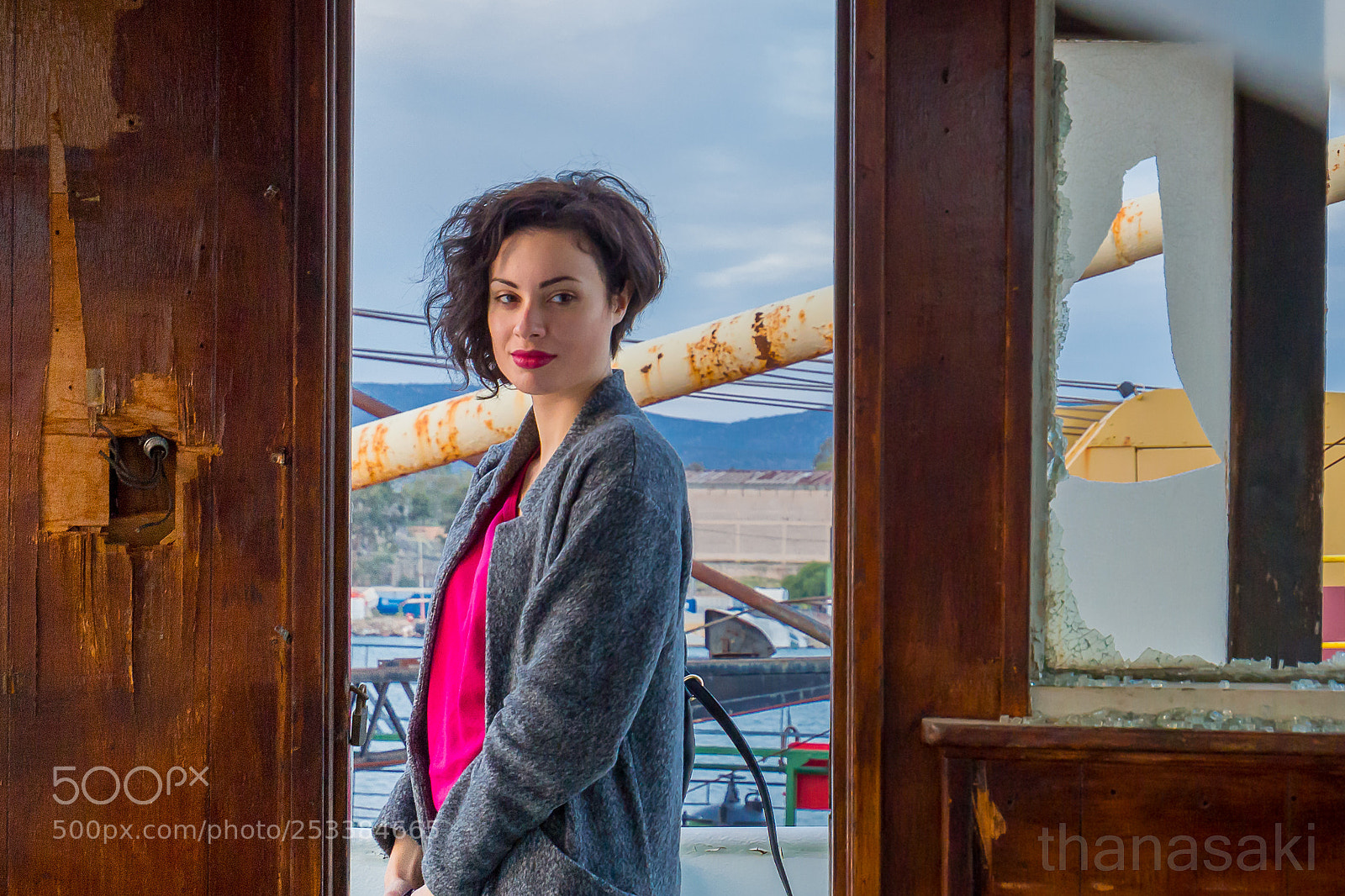 Olympus OM-D E-M10 II sample photo. Captain is missing photography
