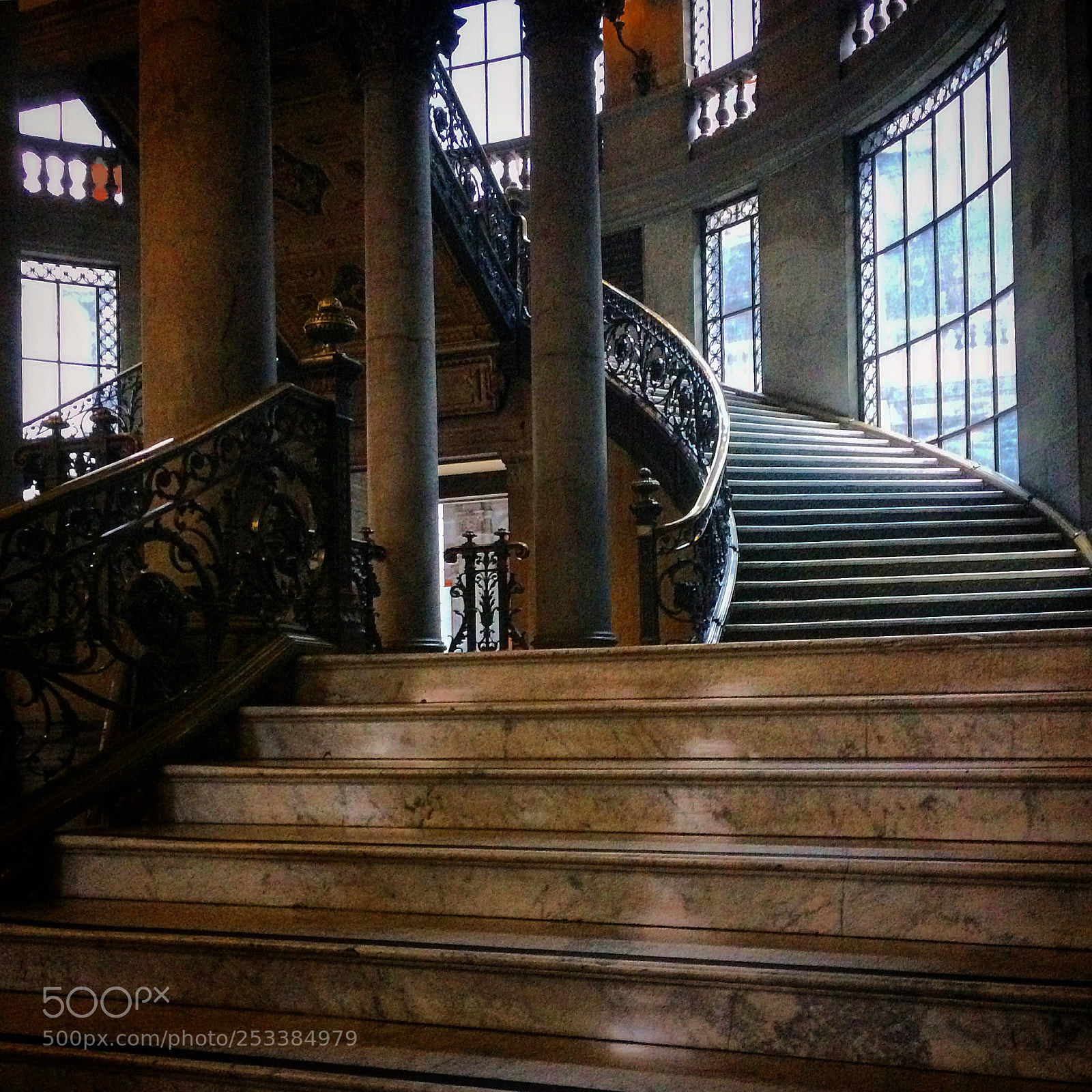 Apple iPhone 5s sample photo. Escaleras del munal photography