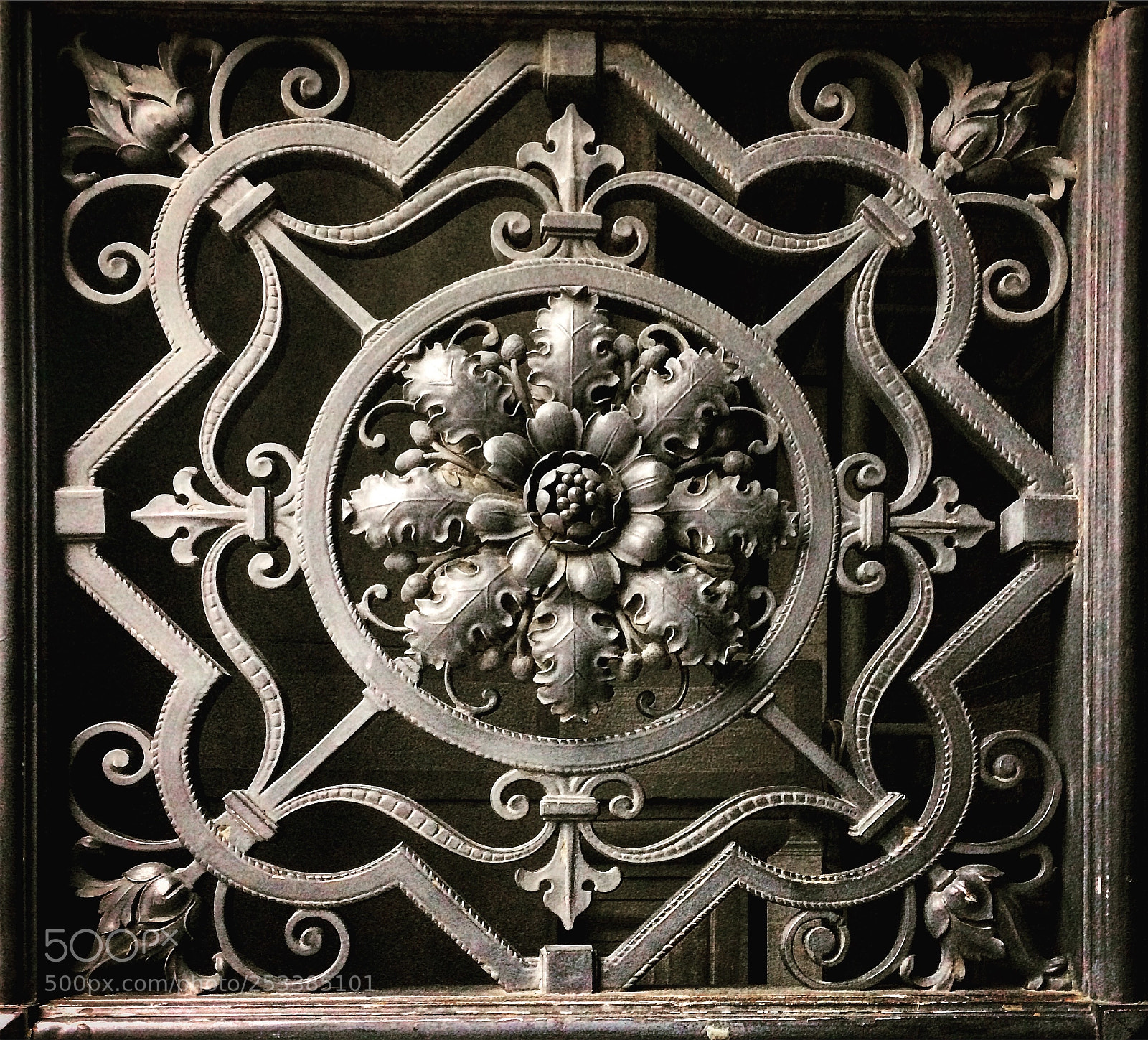 Apple iPhone 5s sample photo. Ornamento en la puerta photography