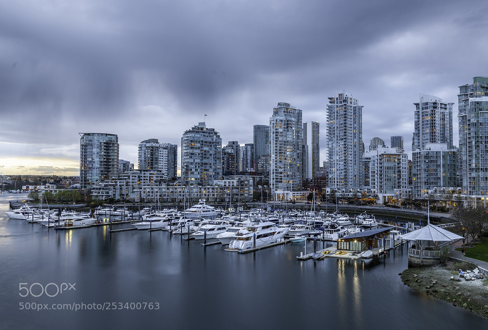 Canon EOS 5D Mark II sample photo. Yaletown marina in vancouver photography
