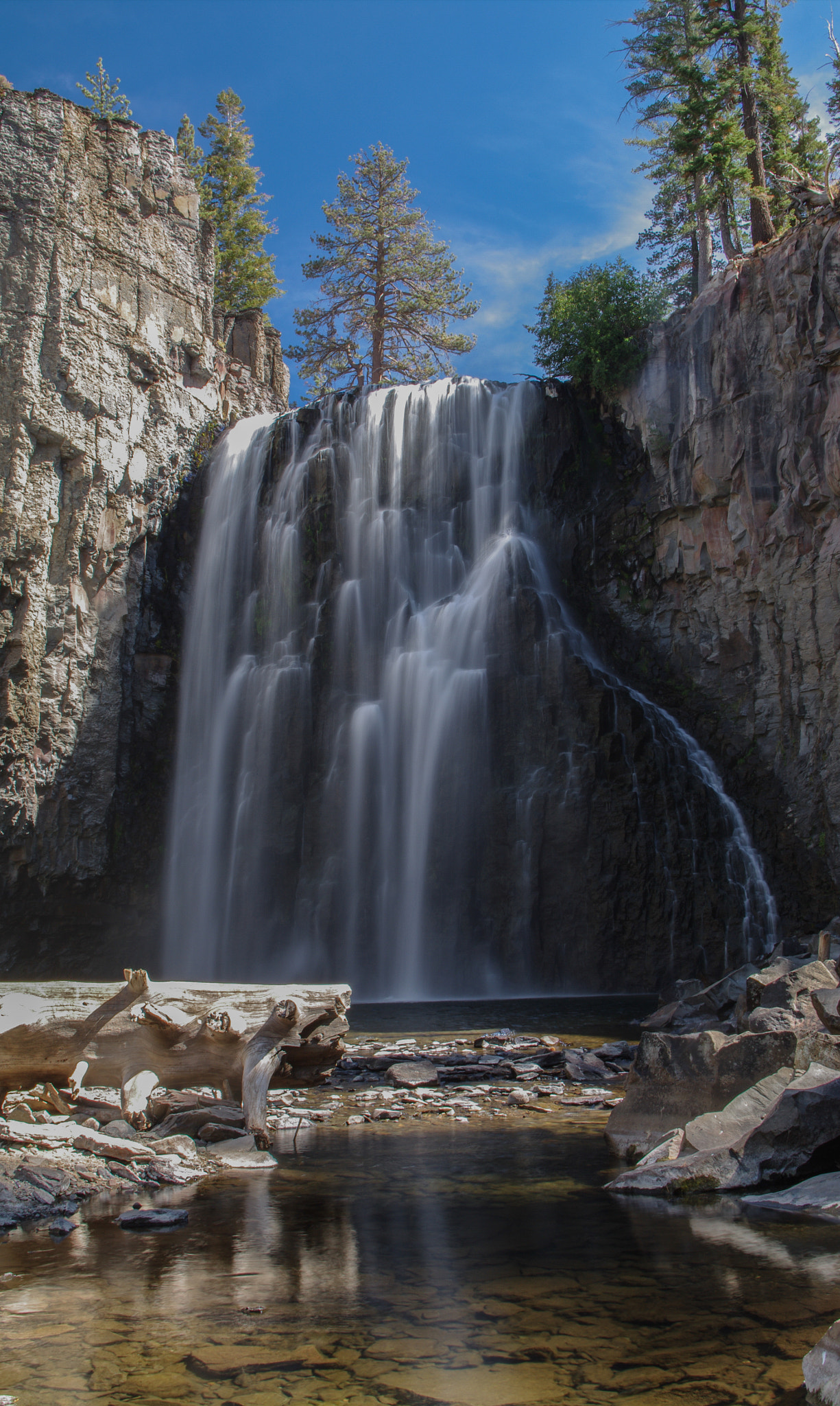 Pentax K-7 sample photo. Low flow photography