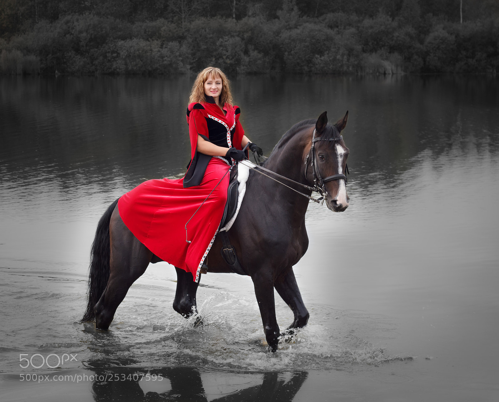 Canon EOS 550D (EOS Rebel T2i / EOS Kiss X4) sample photo. Horsewoman in red photography