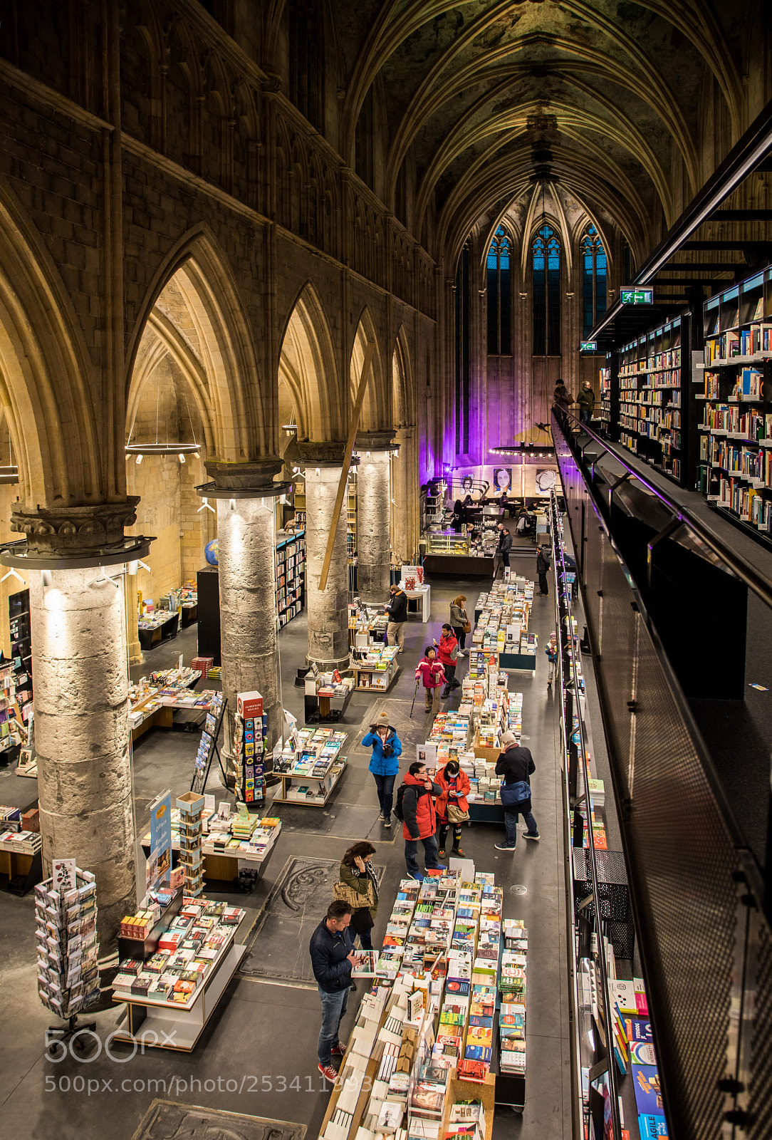 Canon EOS 5D Mark IV sample photo. Not your everyday bookstore... photography