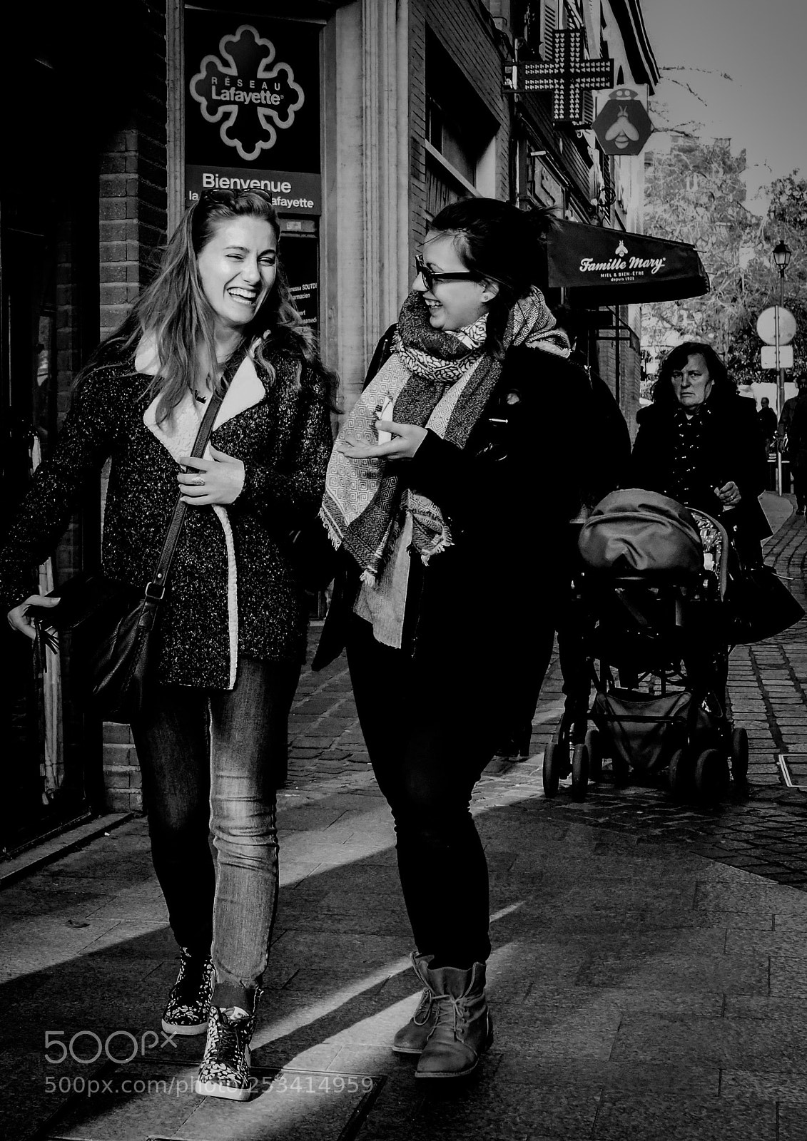 Olympus OM-D E-M10 III sample photo. Toulouse ladies sunset stroll photography