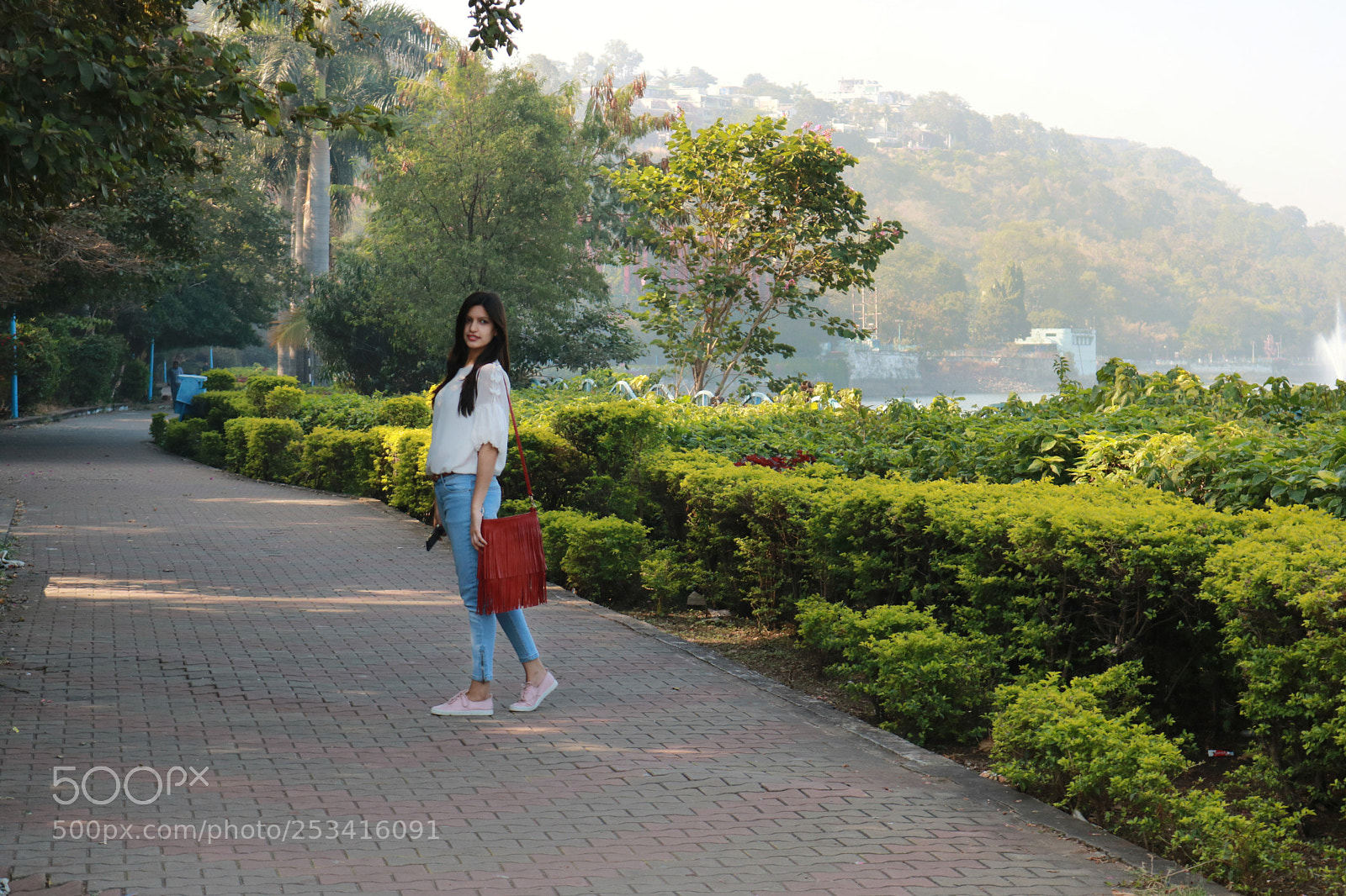 Canon EOS 750D (EOS Rebel T6i / EOS Kiss X8i) sample photo. Walkaway photography