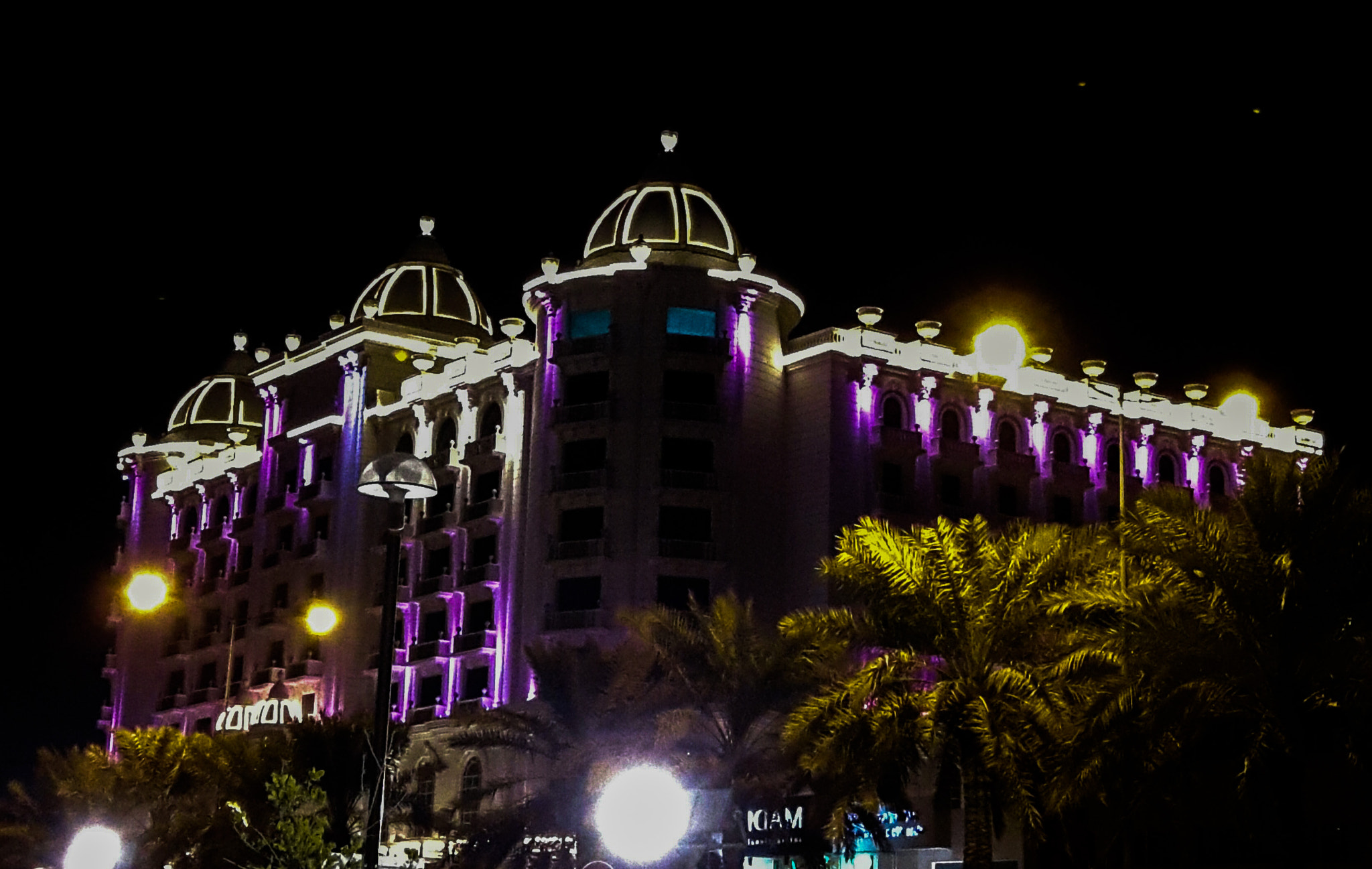 Samsung Galaxy A8 sample photo. Night lights photography
