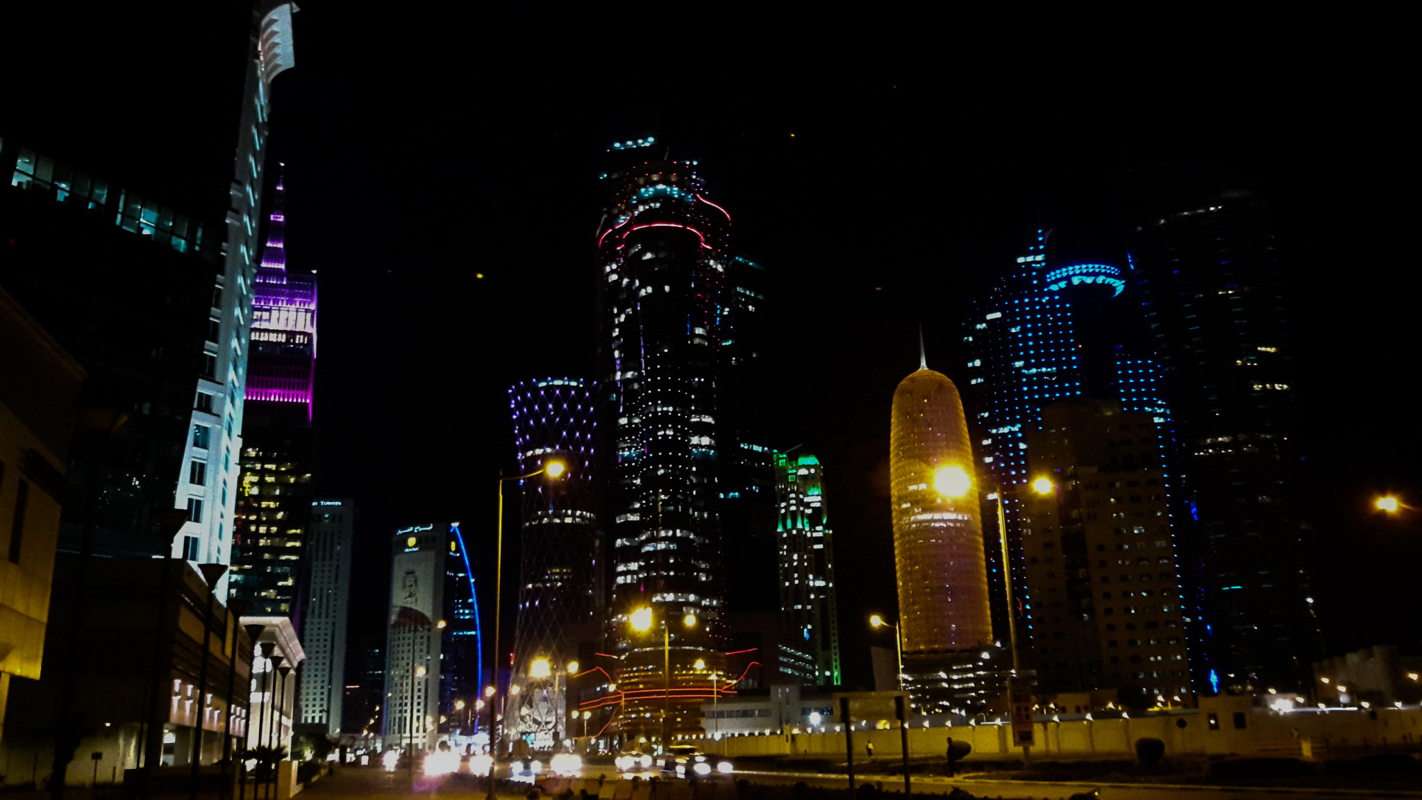 Samsung Galaxy A8 sample photo. The city lights photography