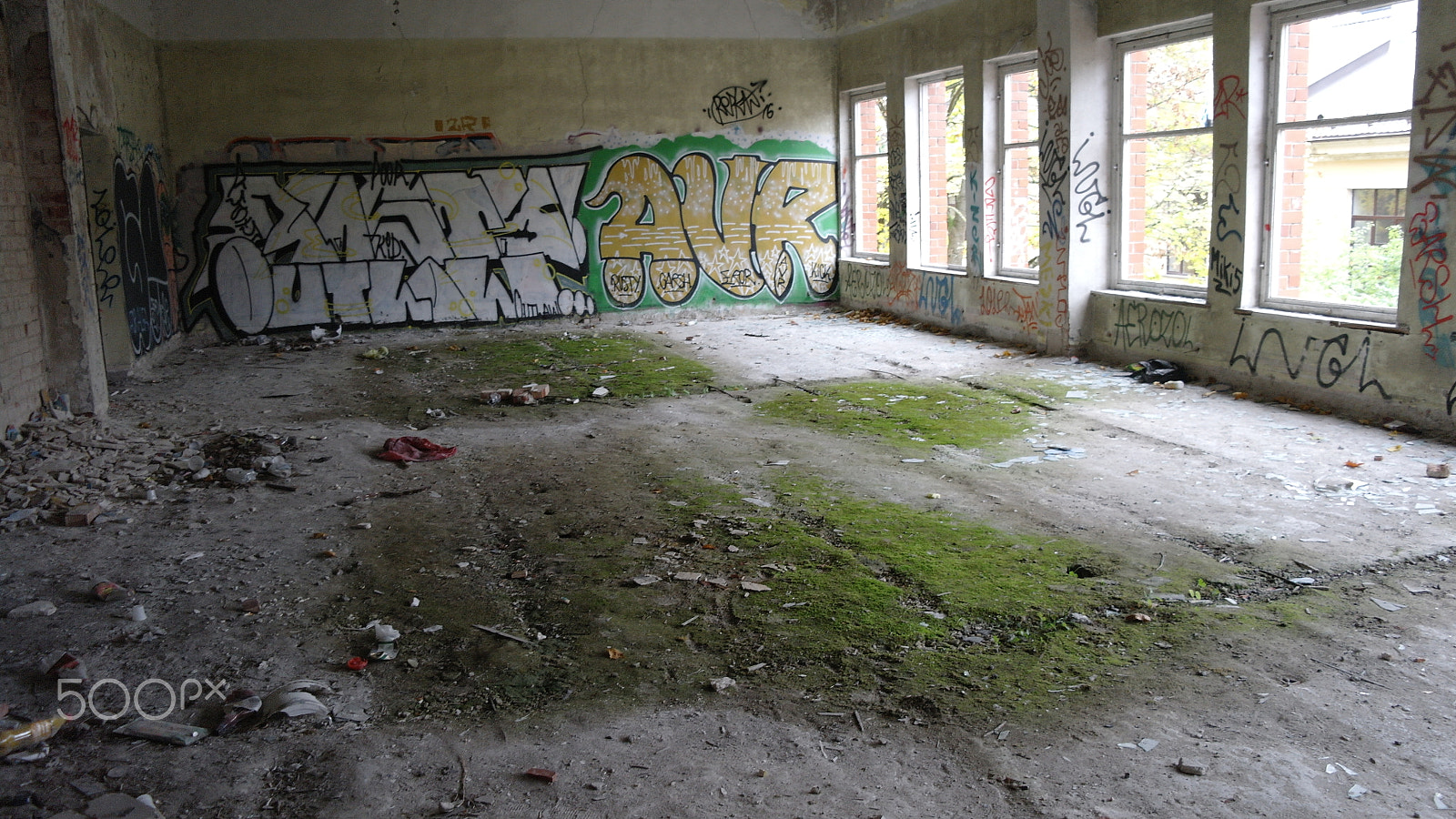 Samsung NX10 sample photo. Abandoned photography