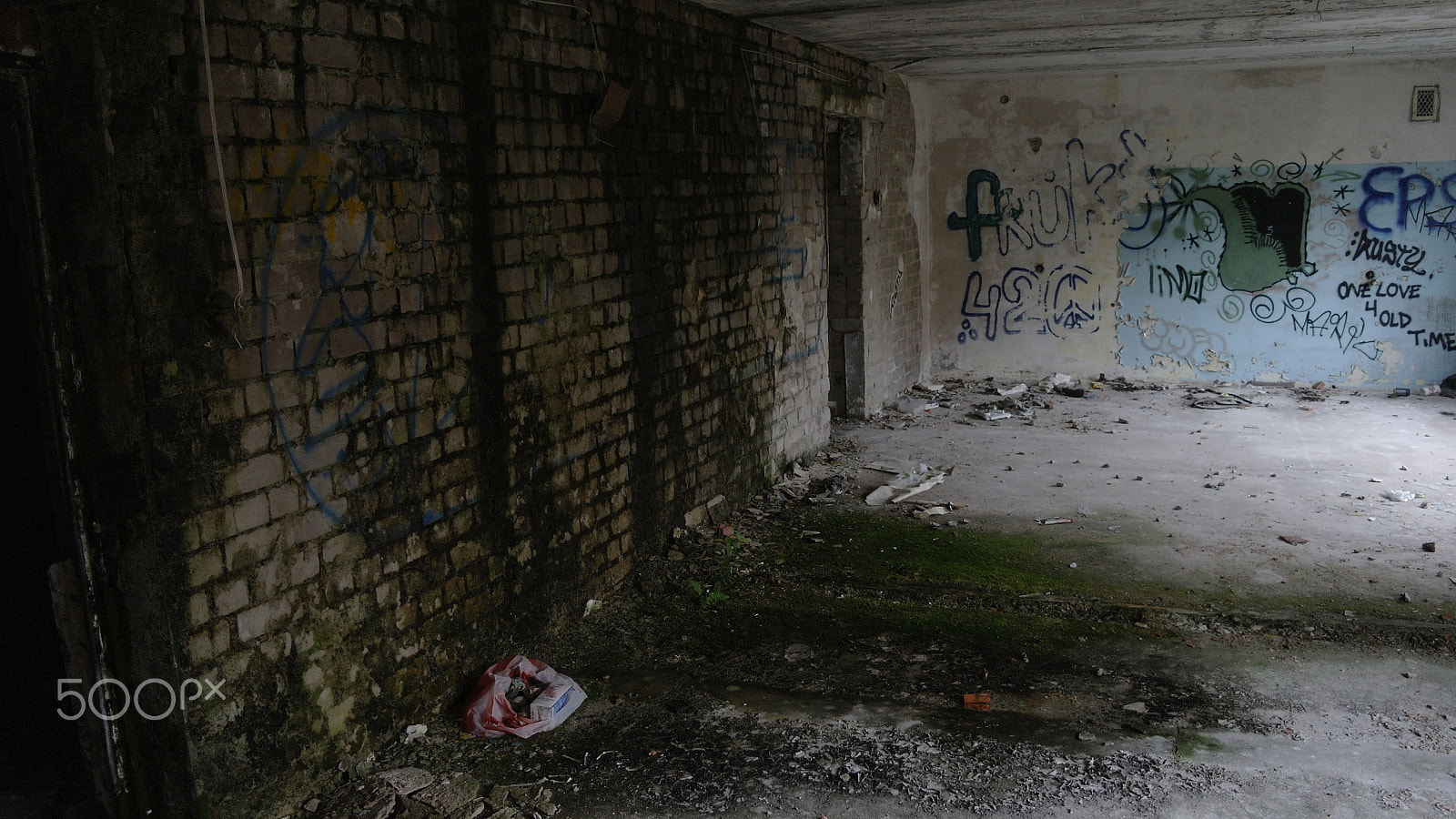 Samsung NX10 sample photo. Abandoned photography