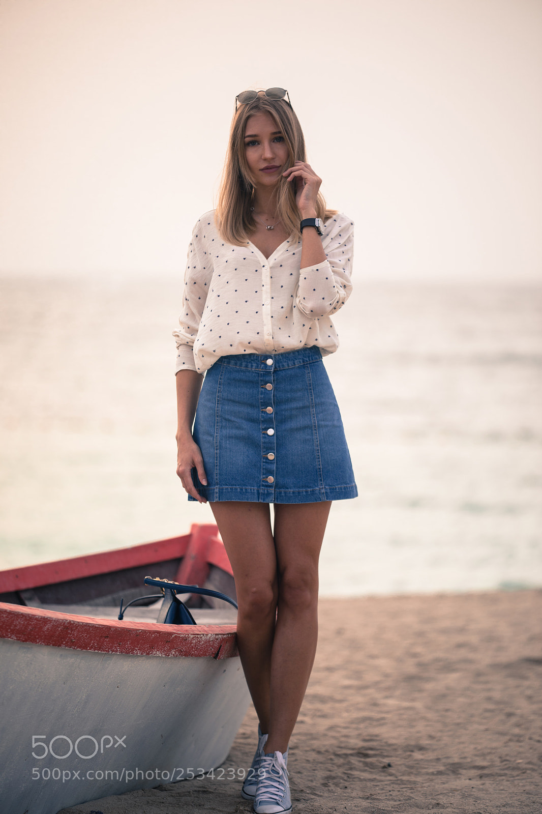 Canon EOS 5D Mark IV sample photo. Beach boat photography