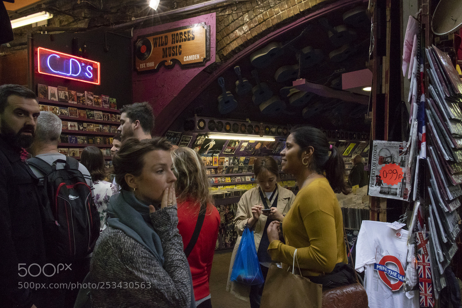 Canon EOS 750D (EOS Rebel T6i / EOS Kiss X8i) sample photo. At the market photography