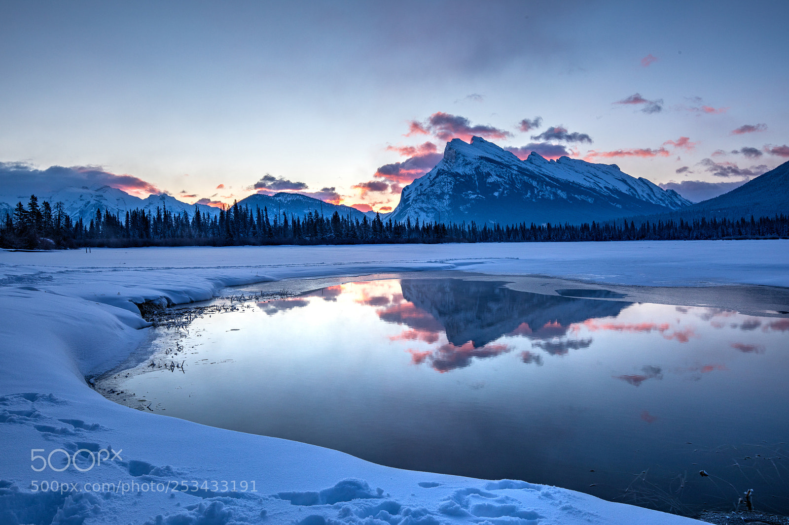 Canon EOS 5D Mark IV sample photo. Vermillion lakes photography