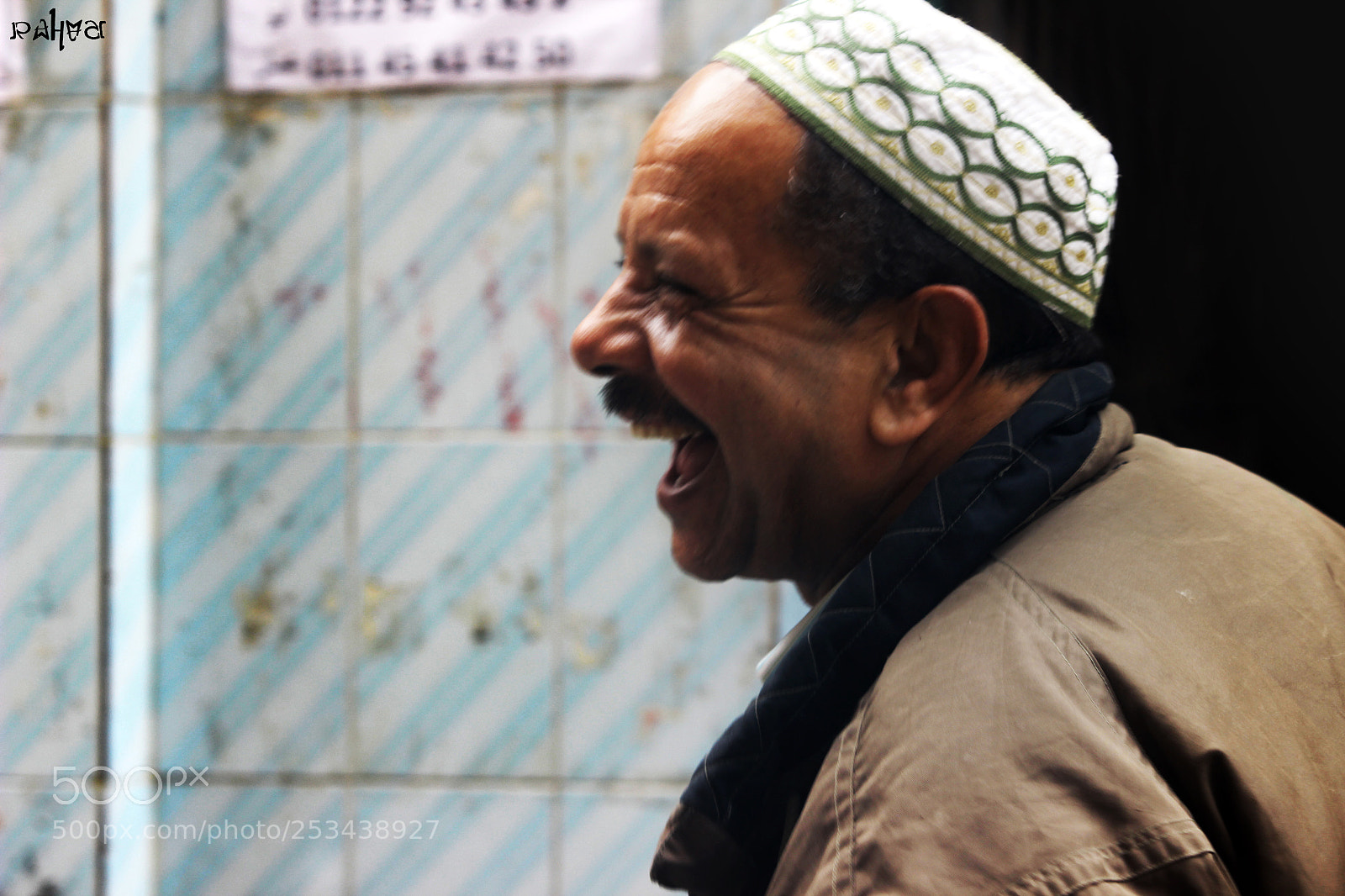 Canon EOS 600D (Rebel EOS T3i / EOS Kiss X5) sample photo. Laugh out load man photography