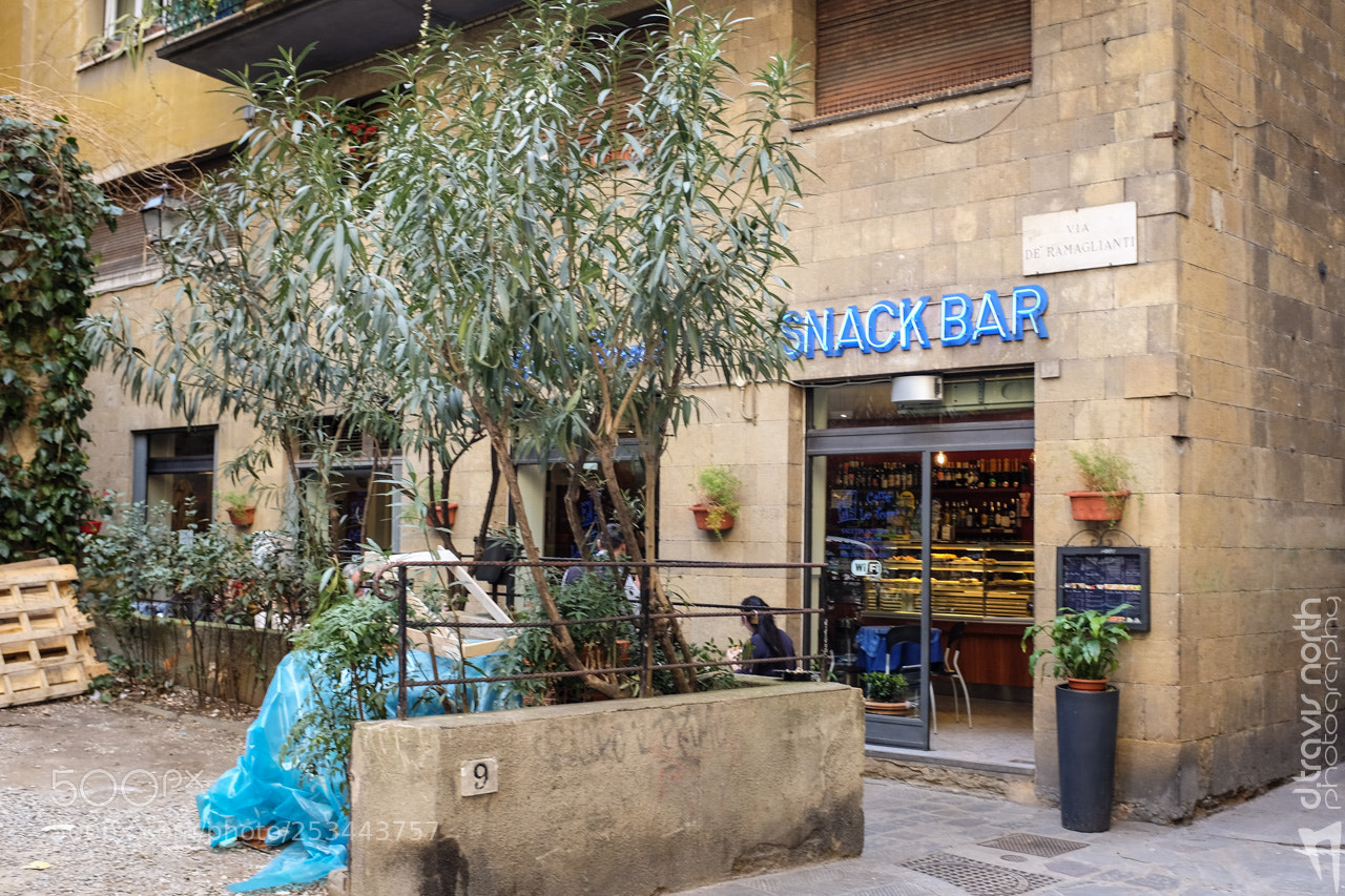 Fujifilm X100S sample photo. Snack bar in florence photography