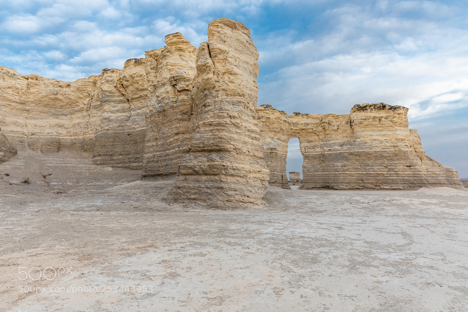 Canon EOS 5D Mark IV sample photo. Monument rocks keyhole looking photography