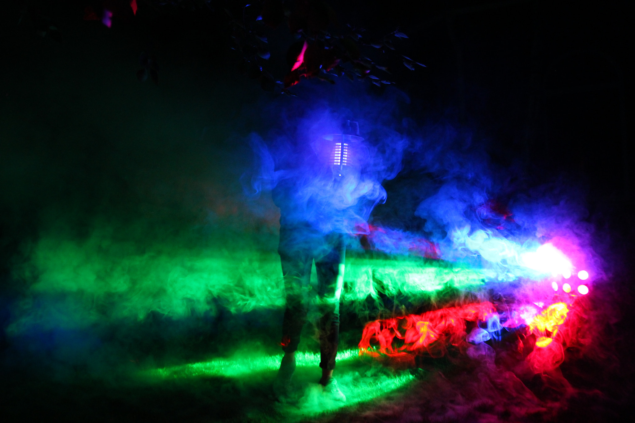 Canon EOS 600D (Rebel EOS T3i / EOS Kiss X5) sample photo. Light in the smoke photography