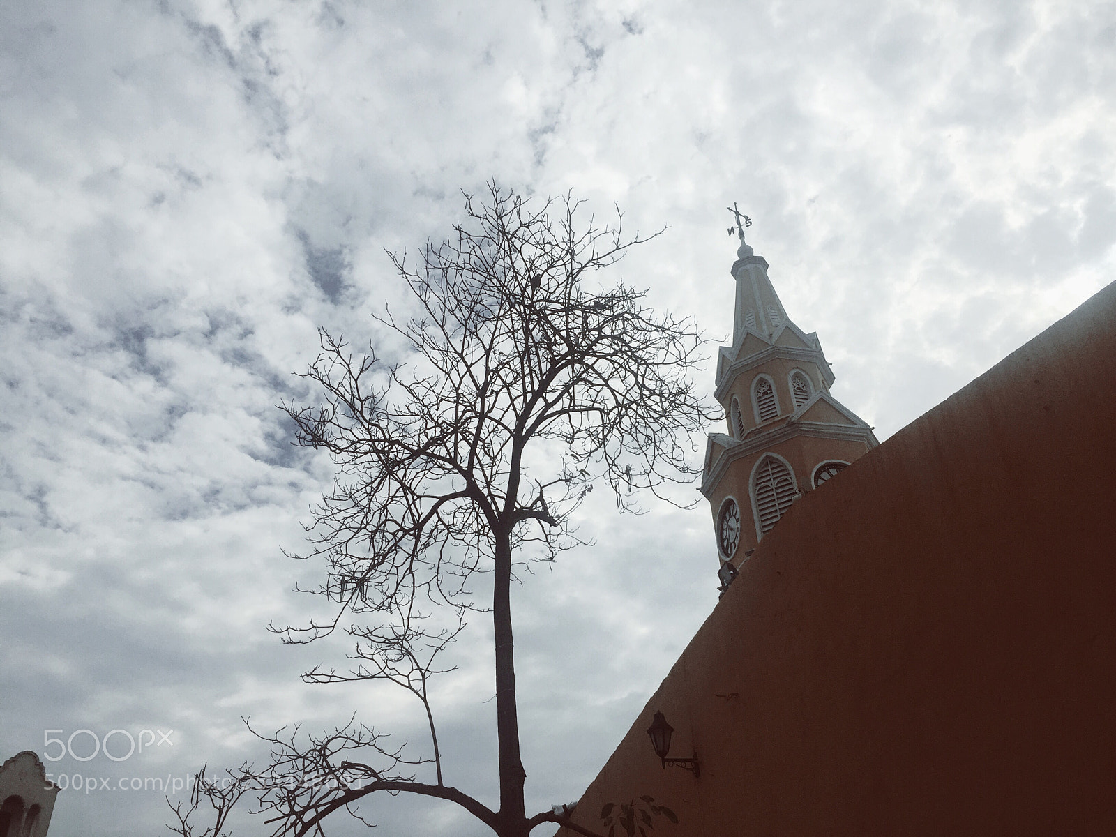 Apple iPhone 6 sample photo. Contrapicado desde cintura 1/2 photography