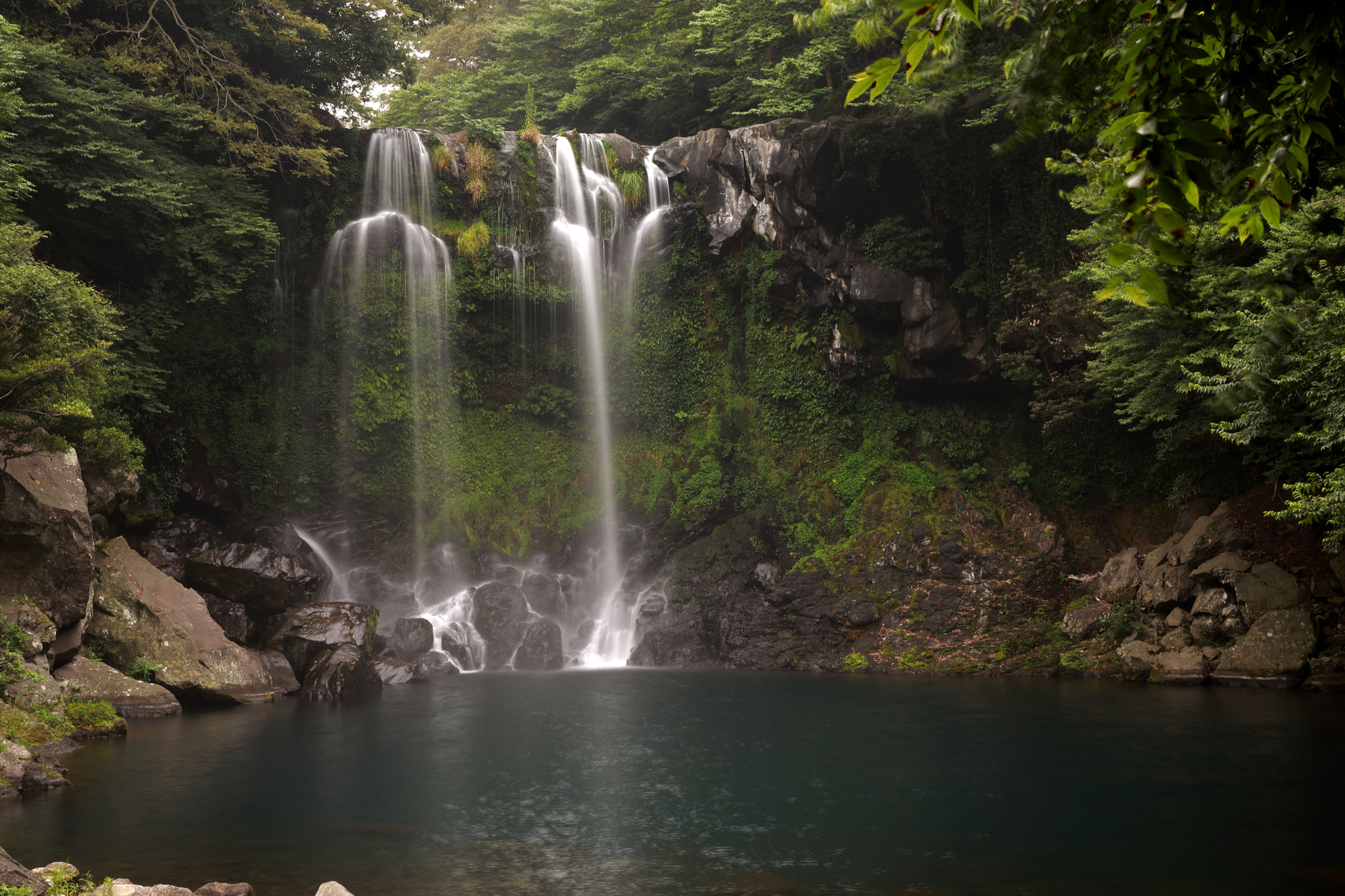 Canon EF 24-70mm F4L IS USM sample photo. Waterfall-jeju photography